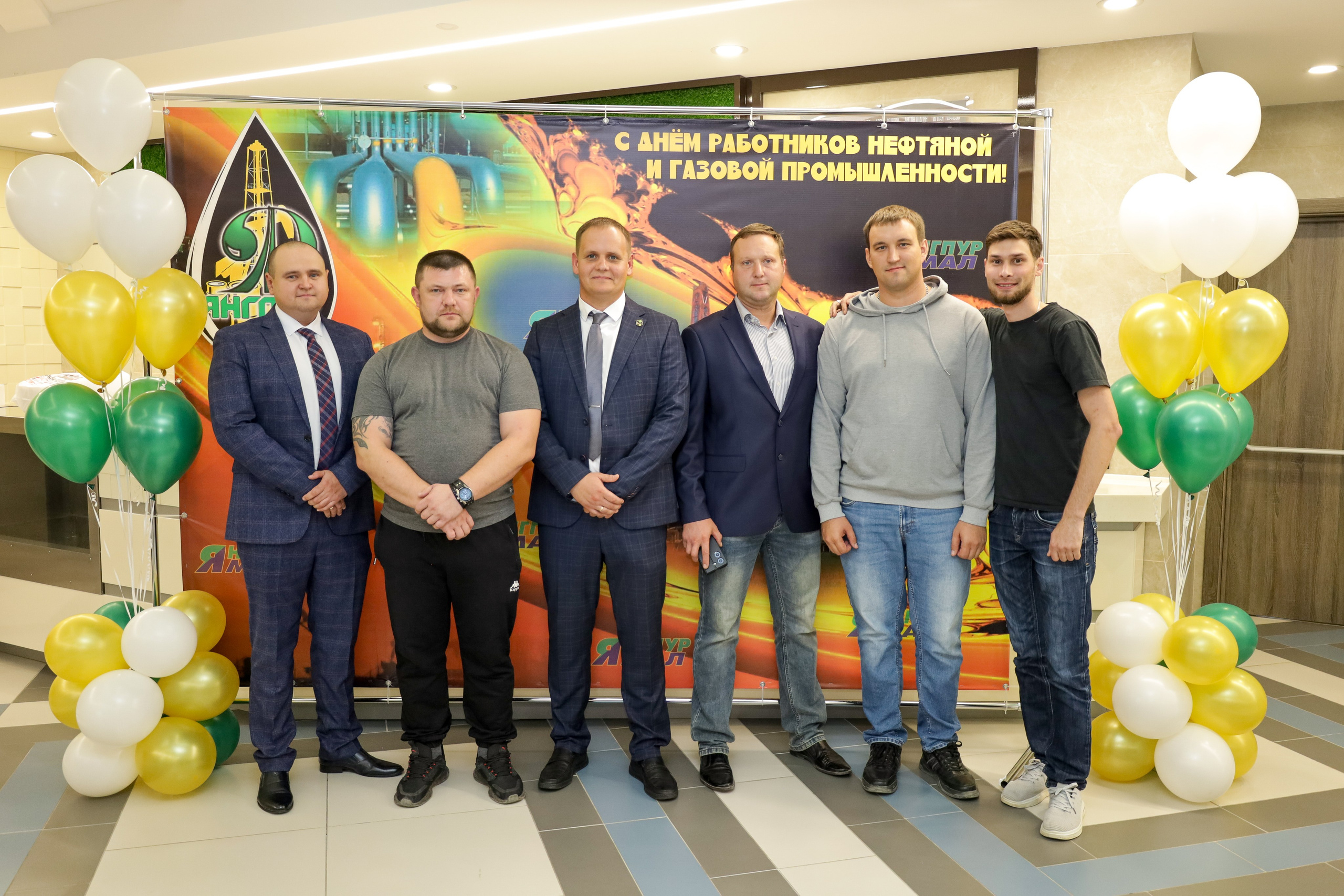 Награждение ко дню работников нефтяной, газовой и топливной промышленности. Фотограф в Губкинском | Александра Артамонова