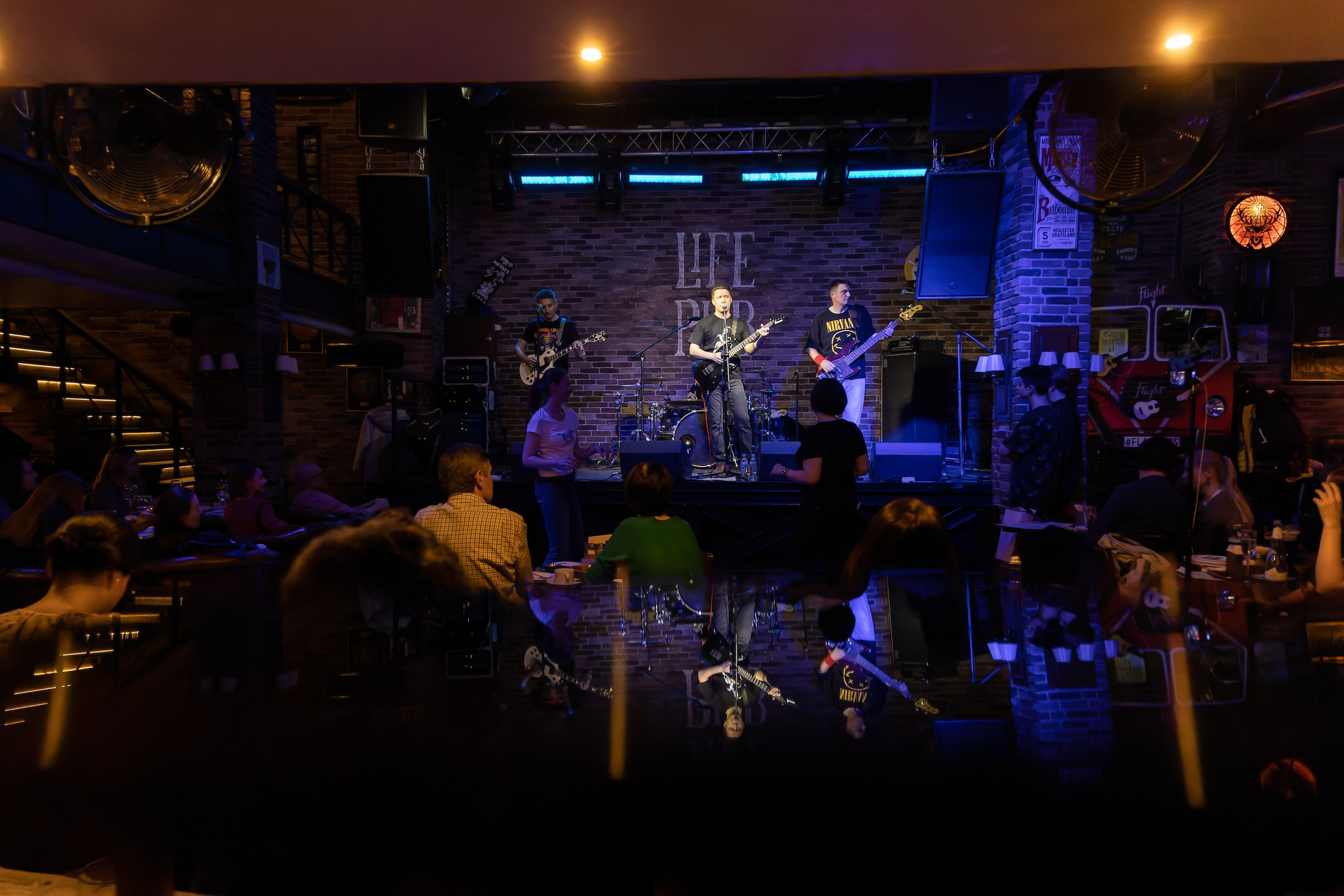 LifePub 29.03.2023. Московская кавер-группа BankBand