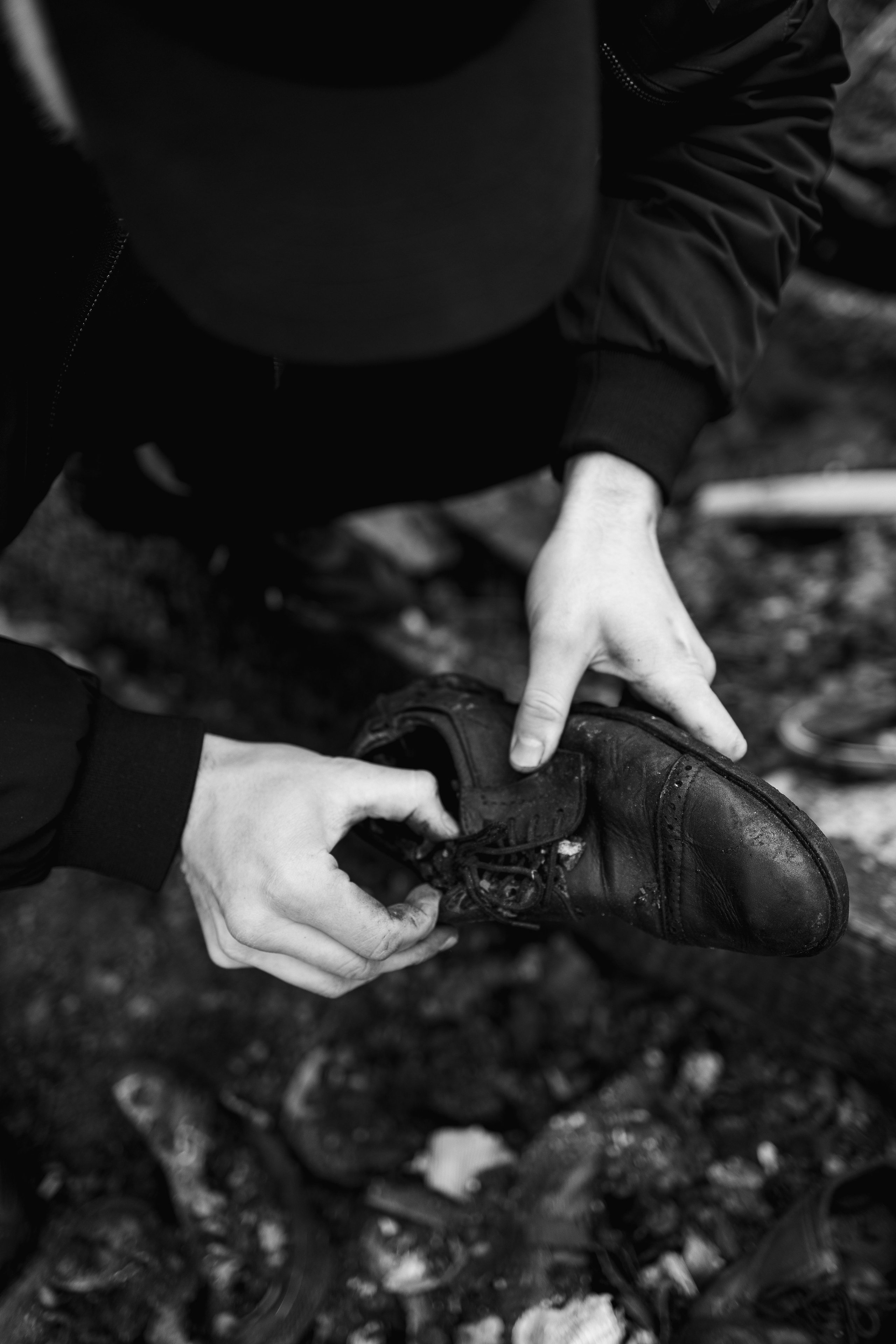 Илья за 1 час до сноса дома, который сгорел у нас в 2023. Семейный фотограф Надежда Каримова | Иркутск Байкал Аршан