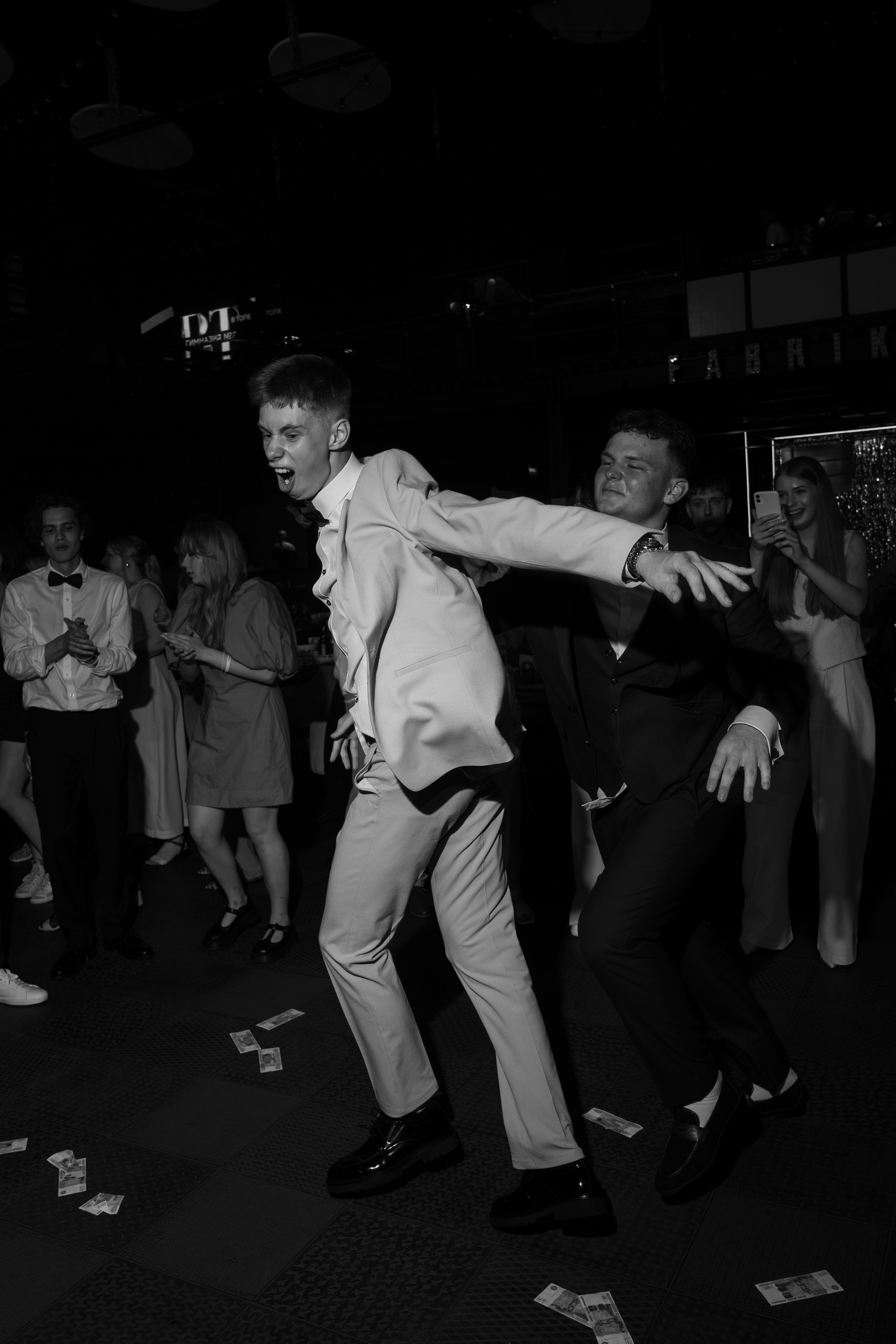 Выпускной Гимназия 7. Свадебный и репортажный фотограф Элина Козырьянова