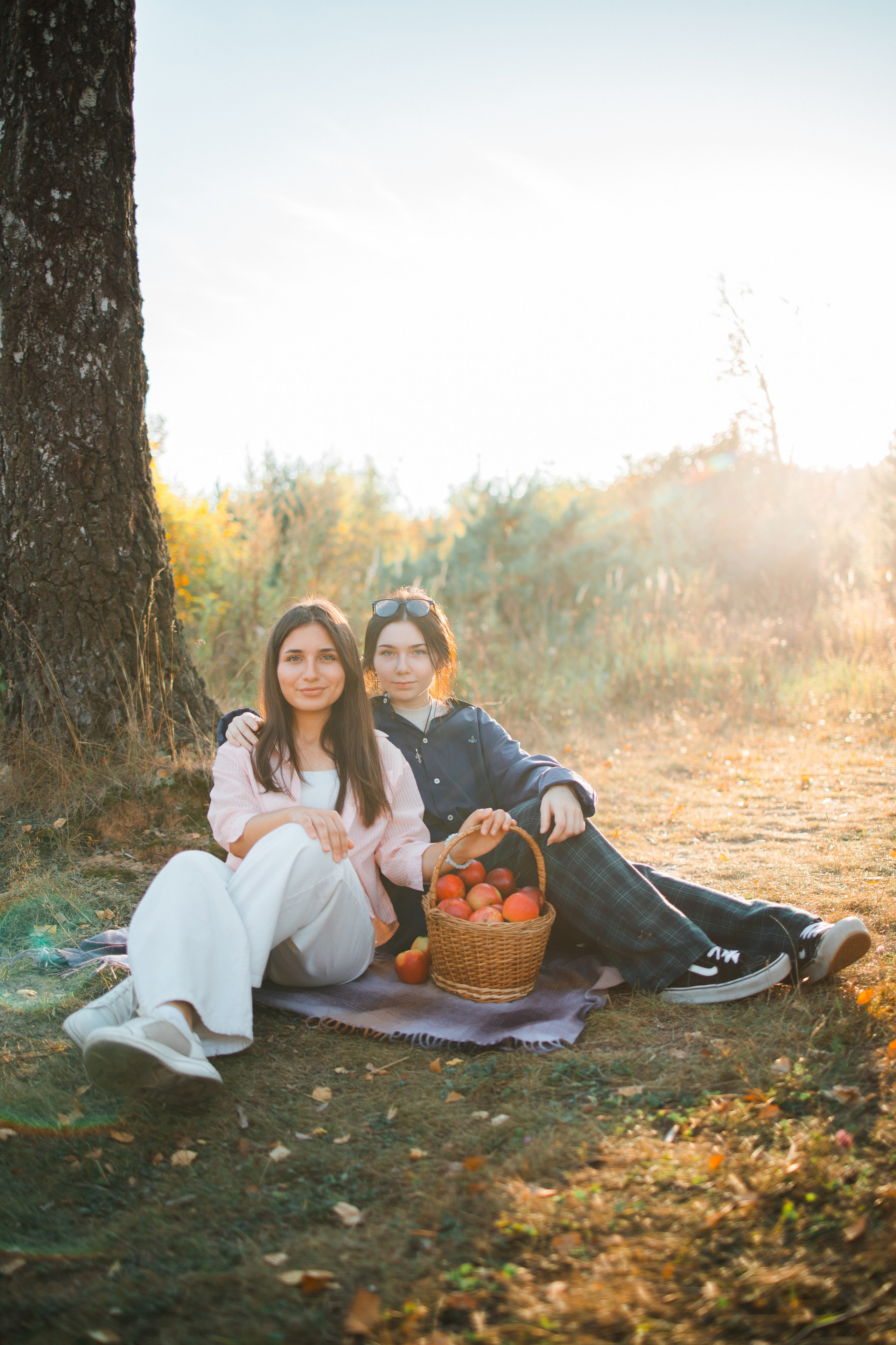 Осенняя фотосессия для выпускных альбомов 11 классов в Тарусе 2025 год. Выпускные альбомы в Серпухове