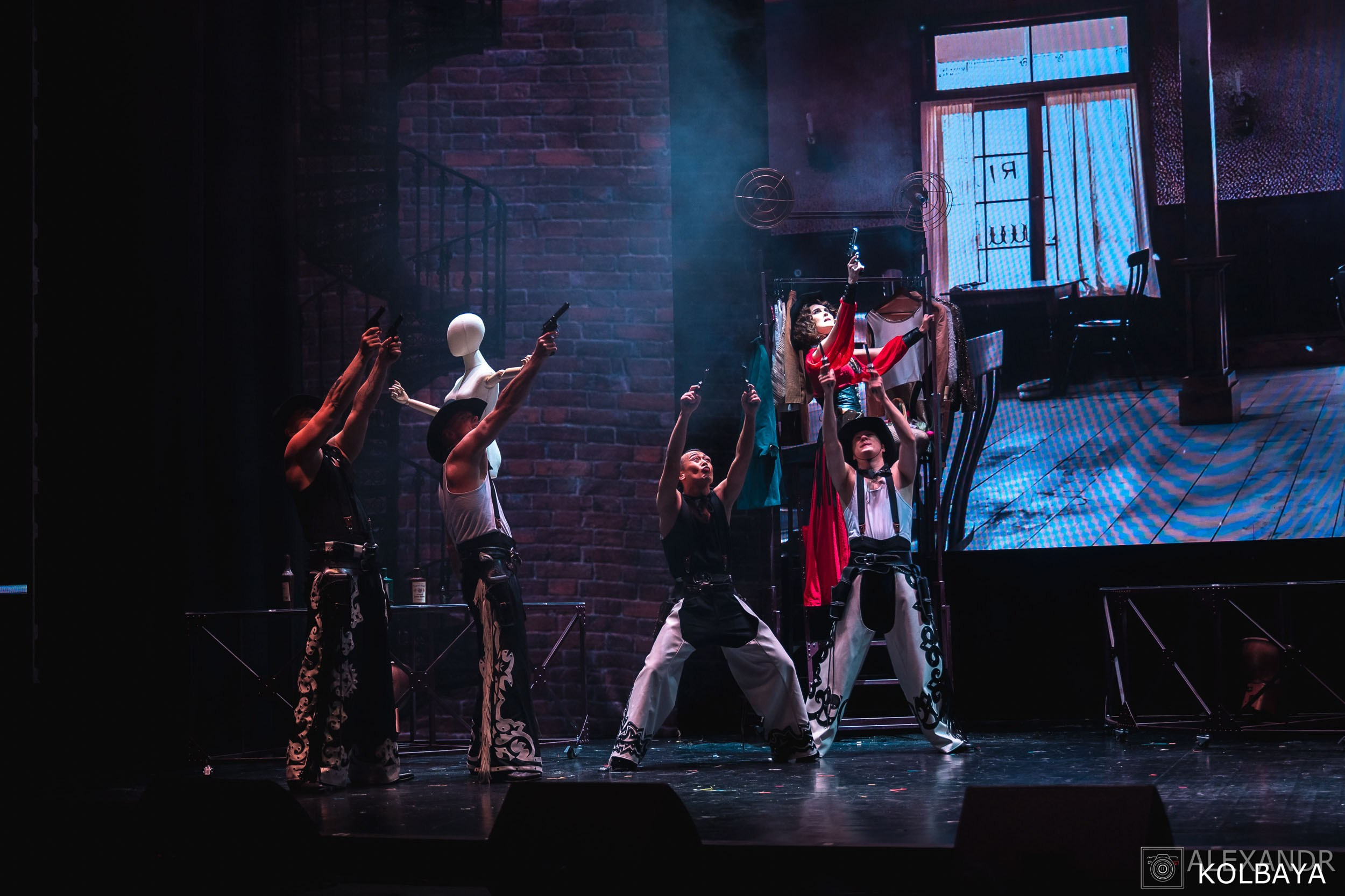 Фотографии со спектакля «Привет, я тетя Чарли». Концертный и театральный репортажный фотограф в Москве Александр Колбая