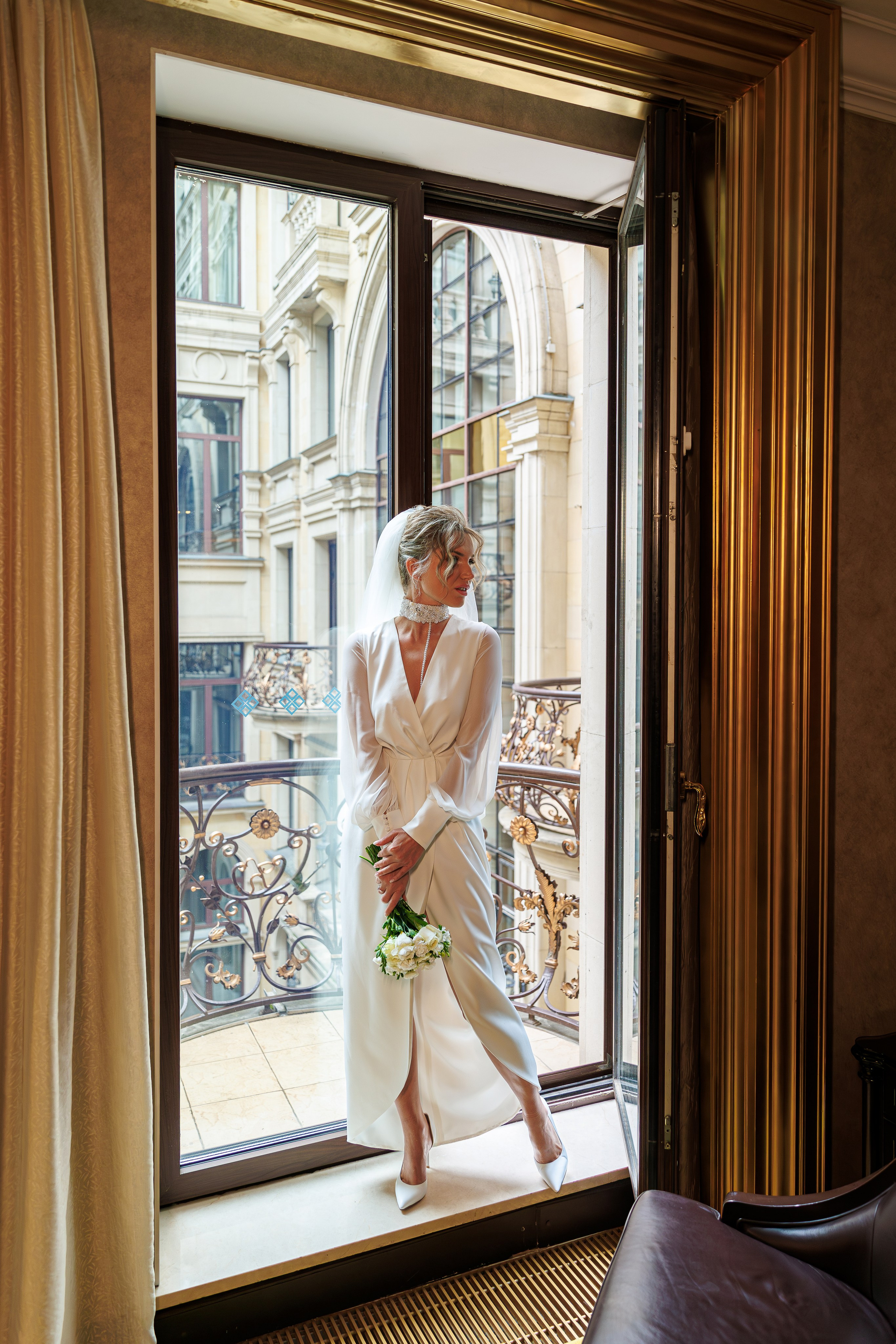 Свадебная фотосессия в отеле St. Regis Никольская. Свадебный фотограф Москва и МО Сергей Киржаев