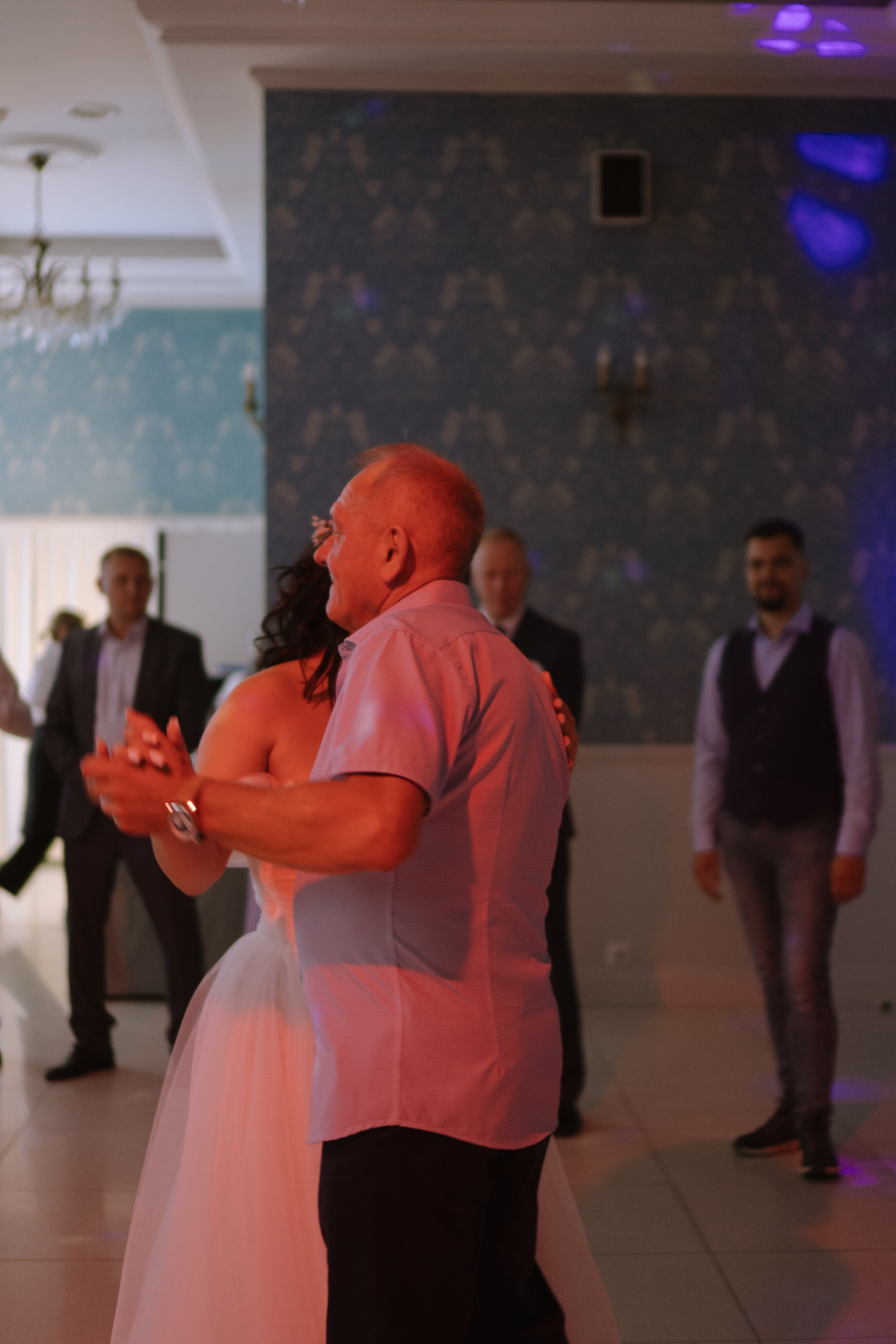 ТАНЕЦ ОТЦА И ДОЧЕРИ НА БАНКЕТЕ (СВАДЕБНАЯ ФОТОСЕСИИЯ БАНКЕТА). Профессиональный фотограф, Санкт-Петербург — Виктория Богомолова