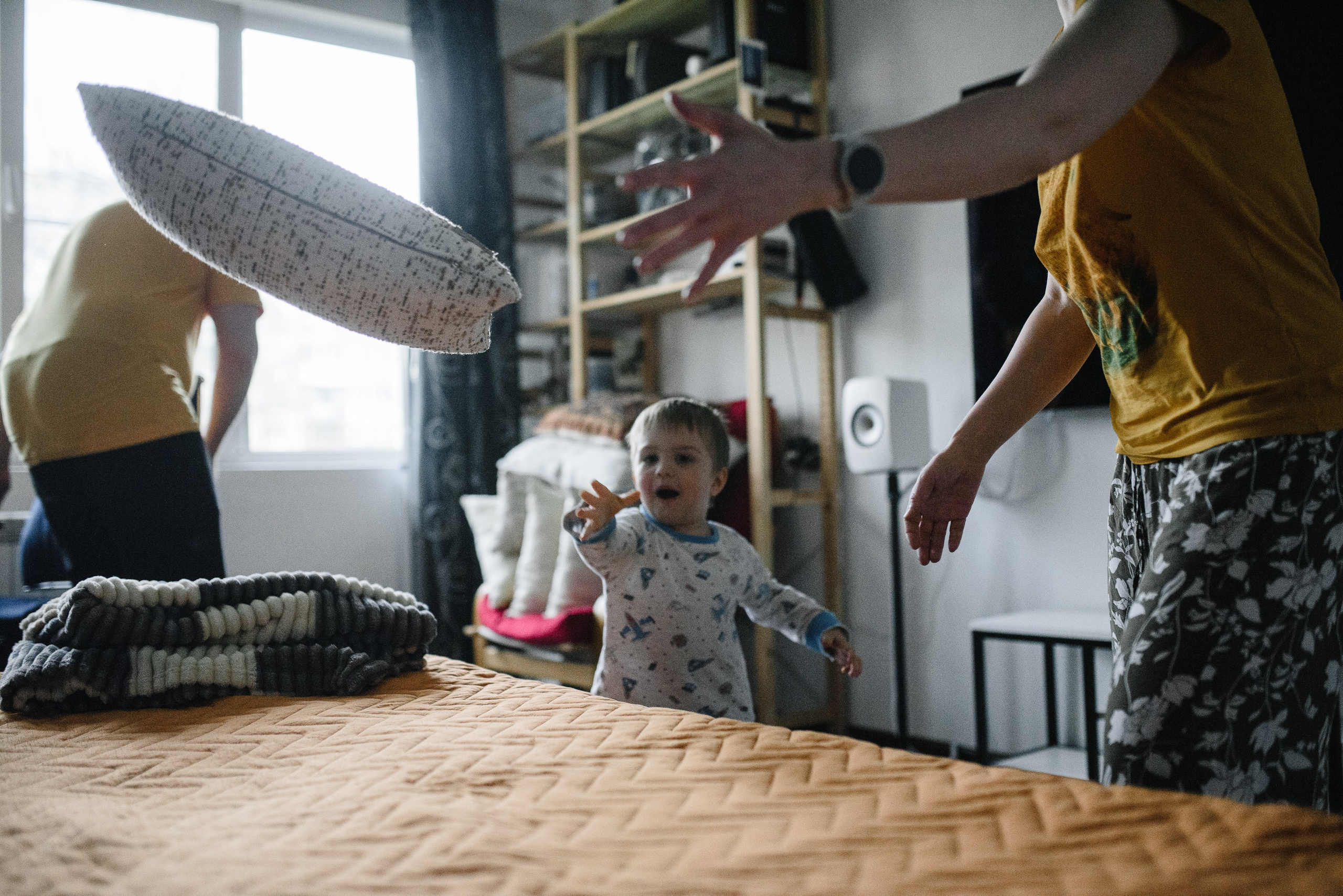 Игорь, Мила и Михаил Игоревич, домашняя история. Фотограф Денис Неместо, портрет, репортаж