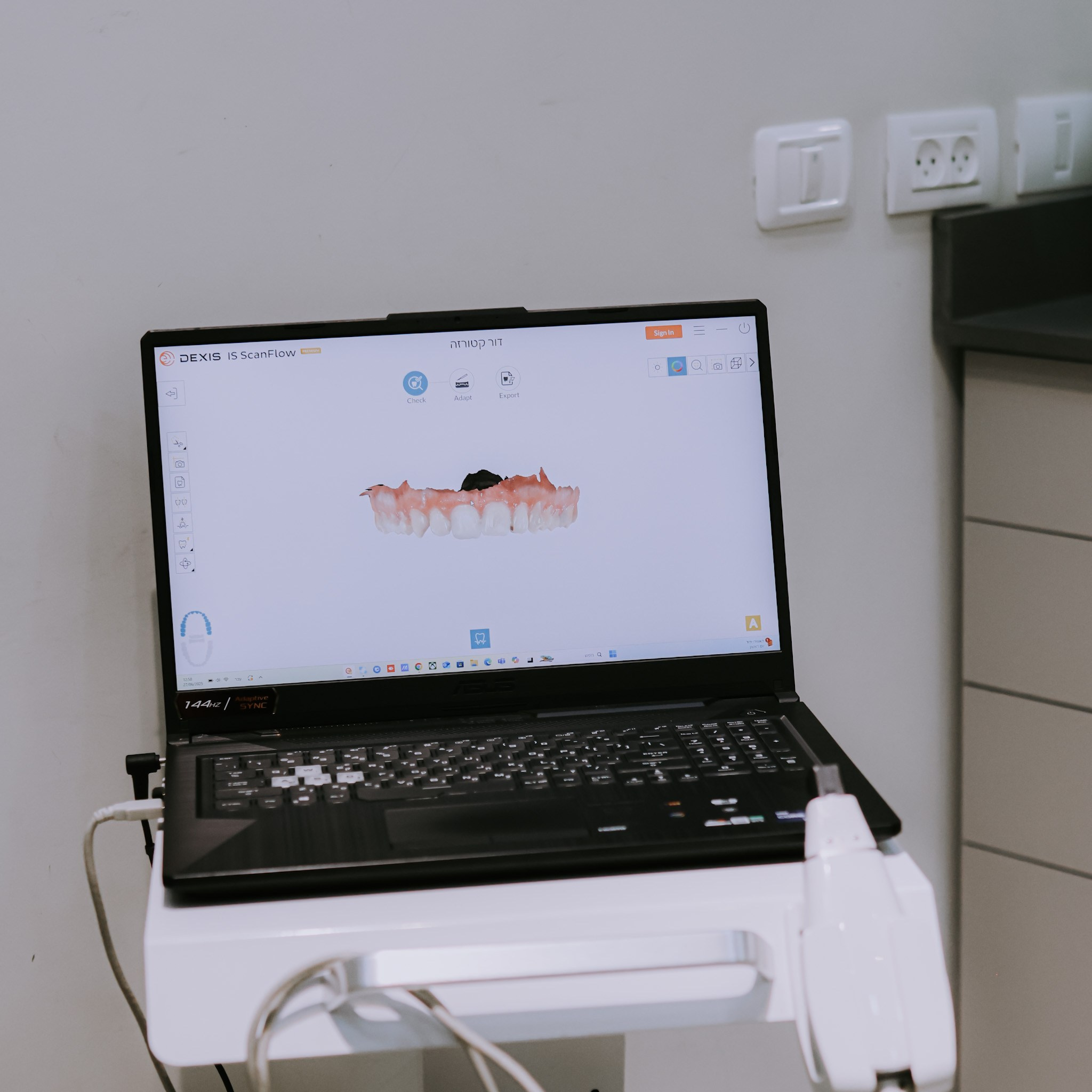 Dental clinic / Dr. Waseem Shehadeh, Tel Aviv | June 2025. Photographer in Israel Alice Milchin