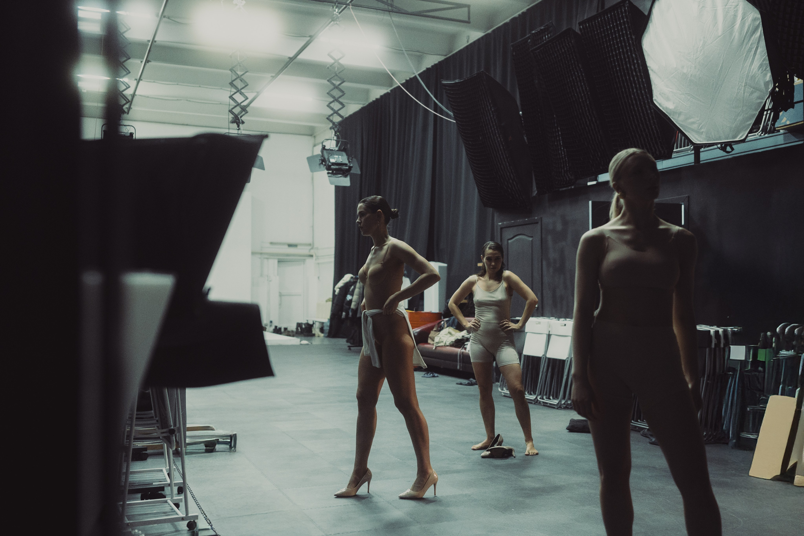 Reportage photography of dancers in the movie pavilion