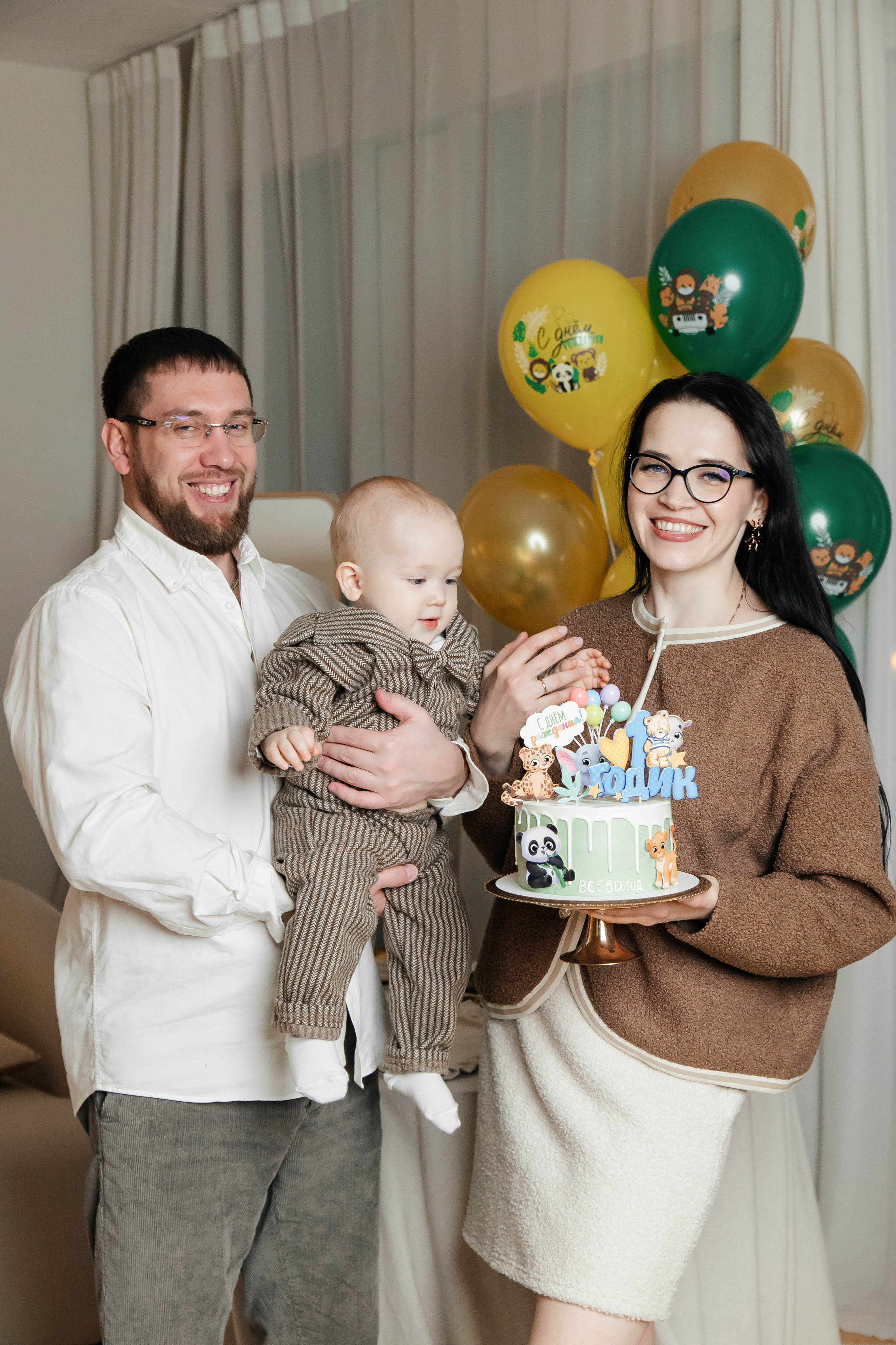 Семейная фотосессия на 1 годик. Свадебный, семейный фотограф, контент съёмка. Екатеринбург. Елена Граф