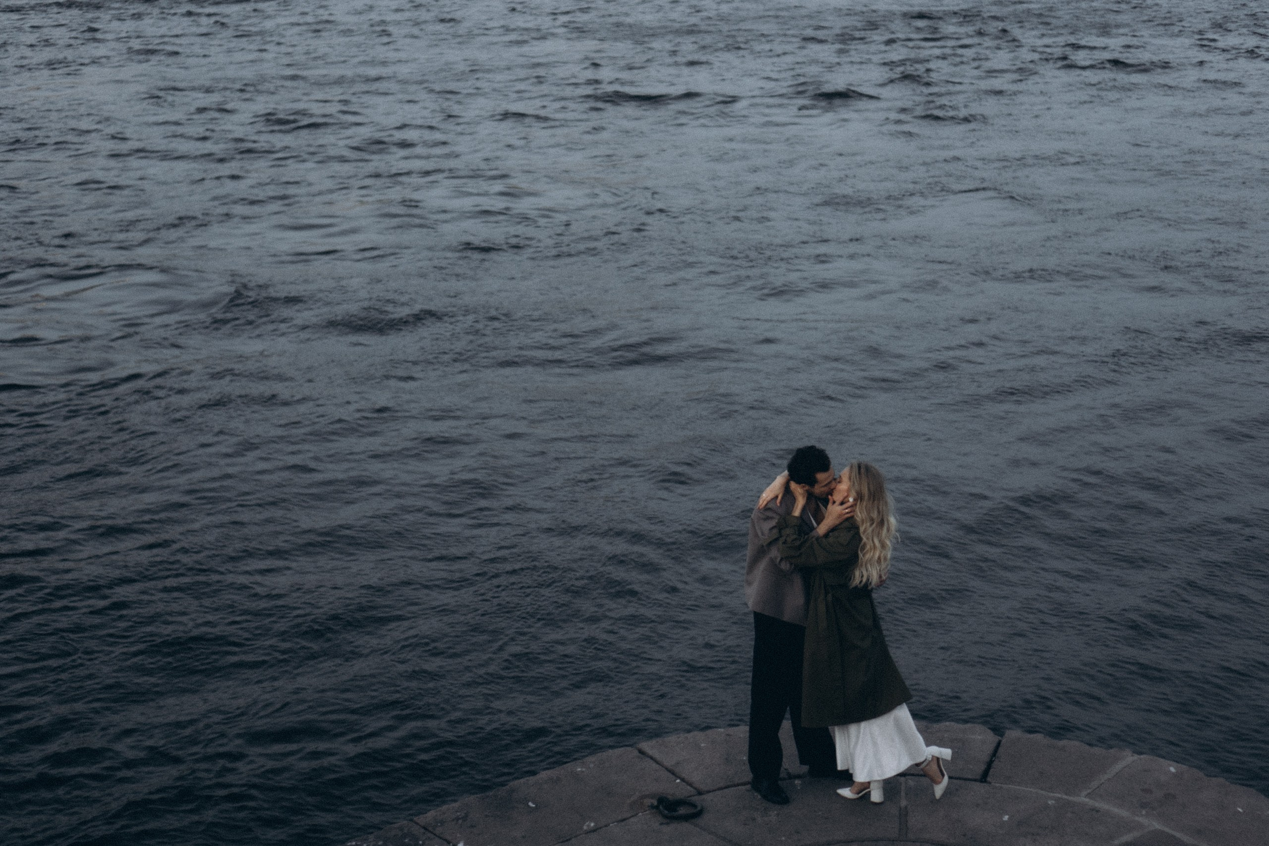 СВАДЕБНАЯ СЬЕМКА ПАРЫ НА РАССВЕТЕ В БЕЛЫЕ НОЧИ И ПРОГУЛКА С РАЗВОДНЫМИ МОСТАМИ И ПИКНИК ВОЗЛЕ ИСАКИЕВСКОГО СОБОРА. Профессиональный фотограф, Санкт-Петербург — Виктория Богомолова