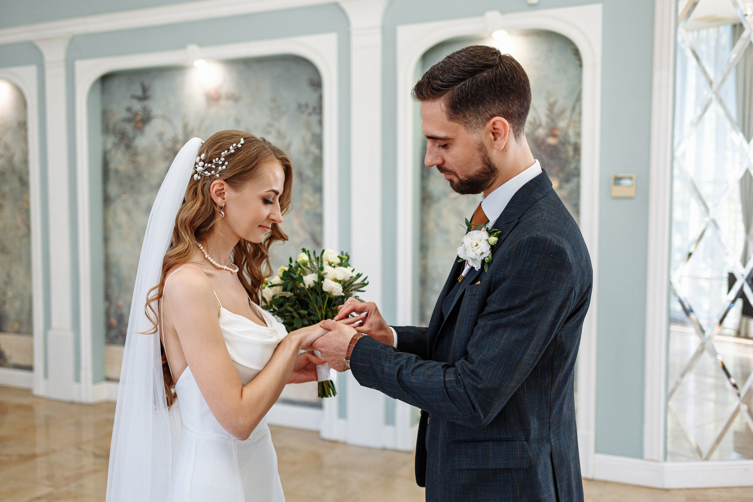 Свадебная фотосессия с кабриолетом и в загородном клубе Artiland. Свадебный фотограф Москва и МО Сергей Киржаев