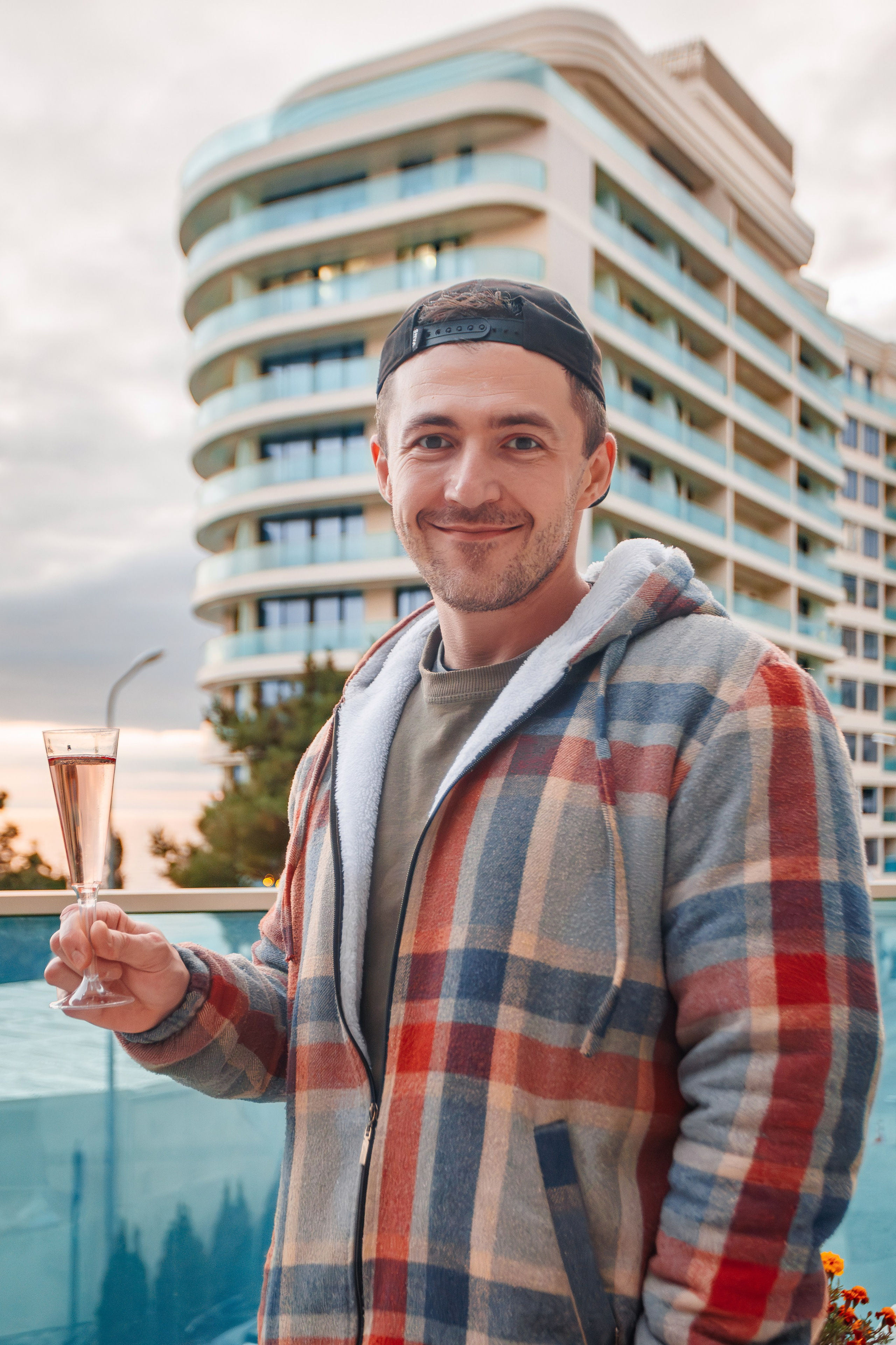 10 лет проекту «КОФЕДВИЖ» и открытие новой кофейни_Ялта_19.12.2025. Аминов Руслан | Фотограф