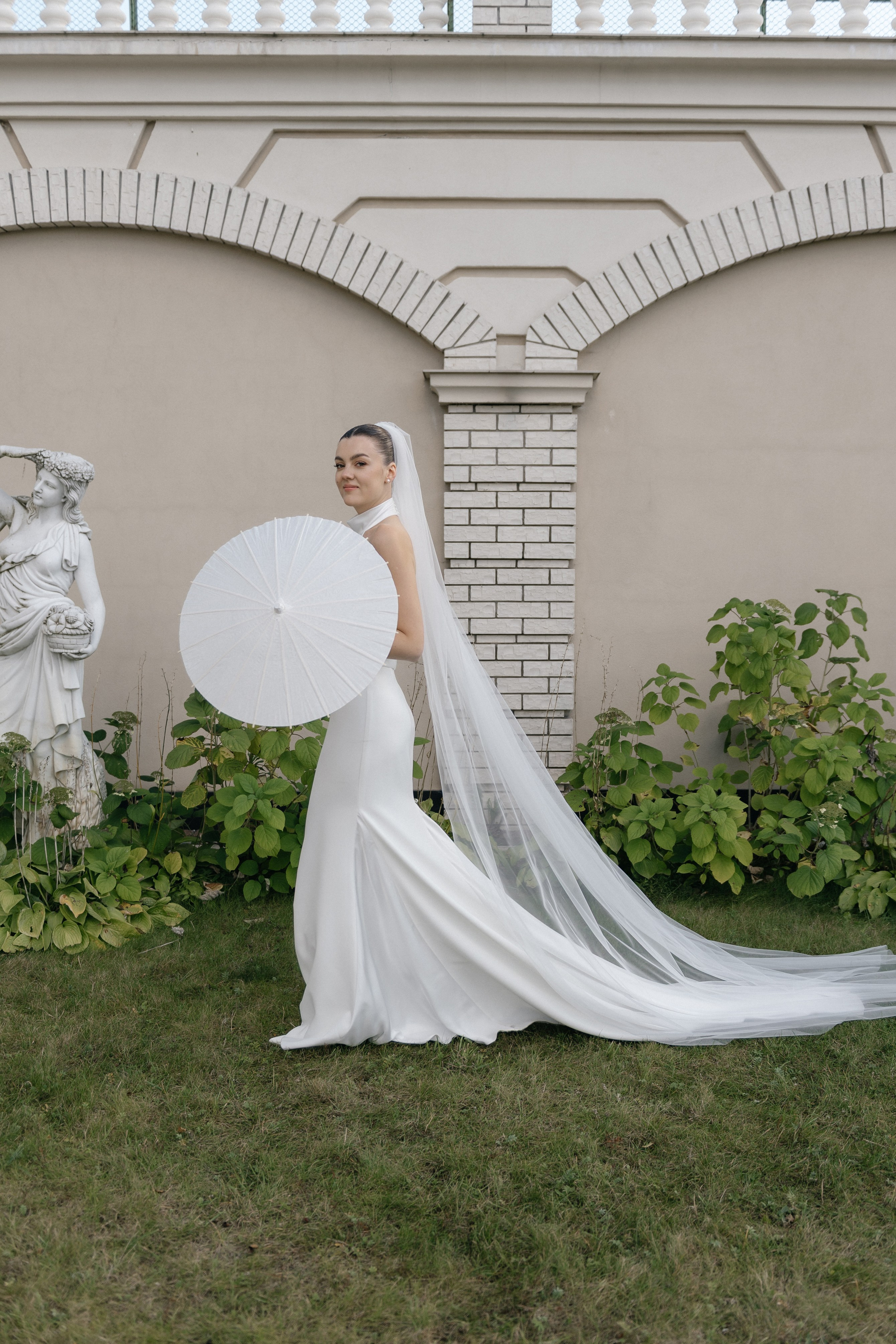 Wedding day in VERSAL PARK. Wedding PHOTOGRAPHER Andrew Vnukov