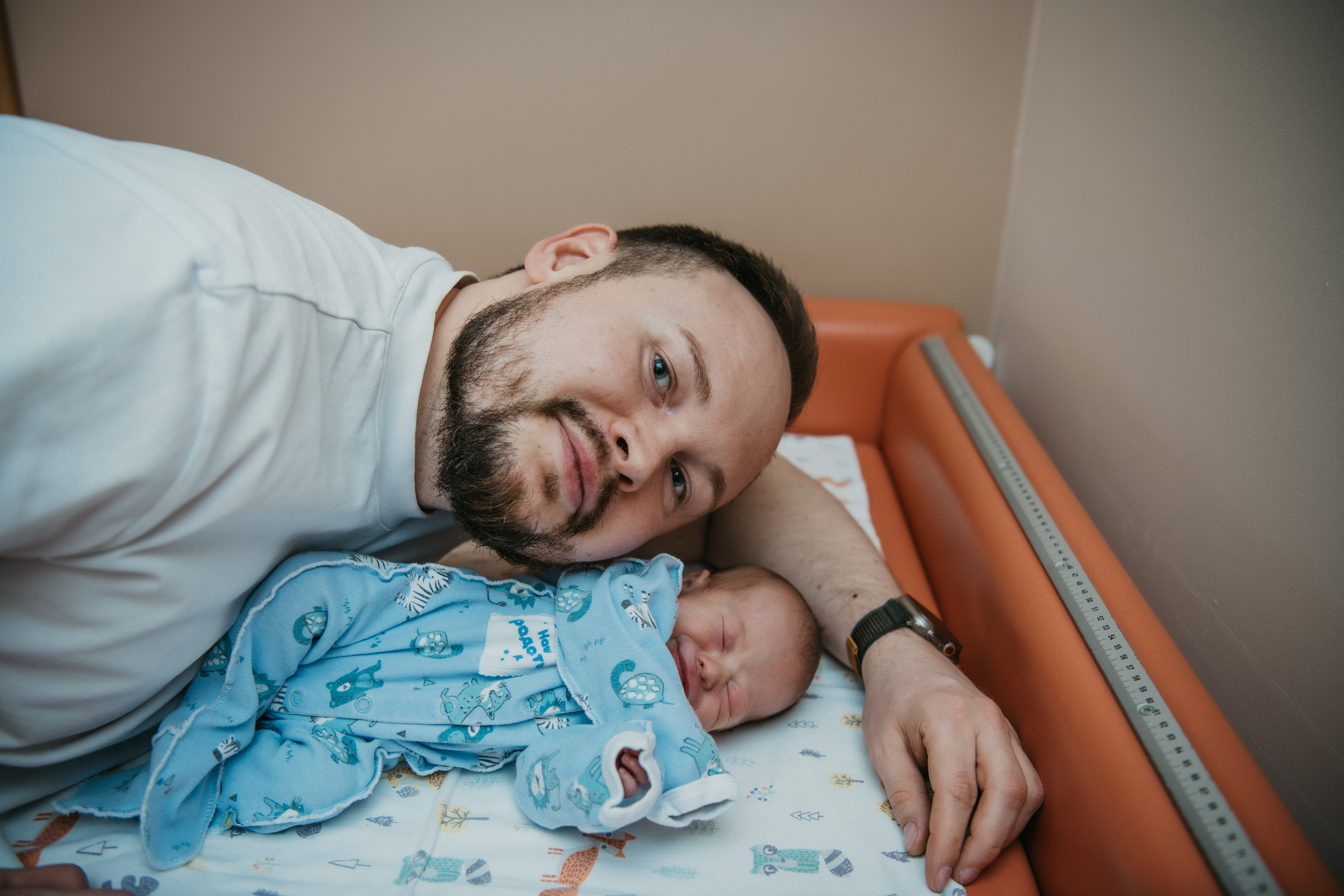 Выписка малышки. Мать и дитя на Севастопольском. Фотограф на выписку из роддома в Москве и МО