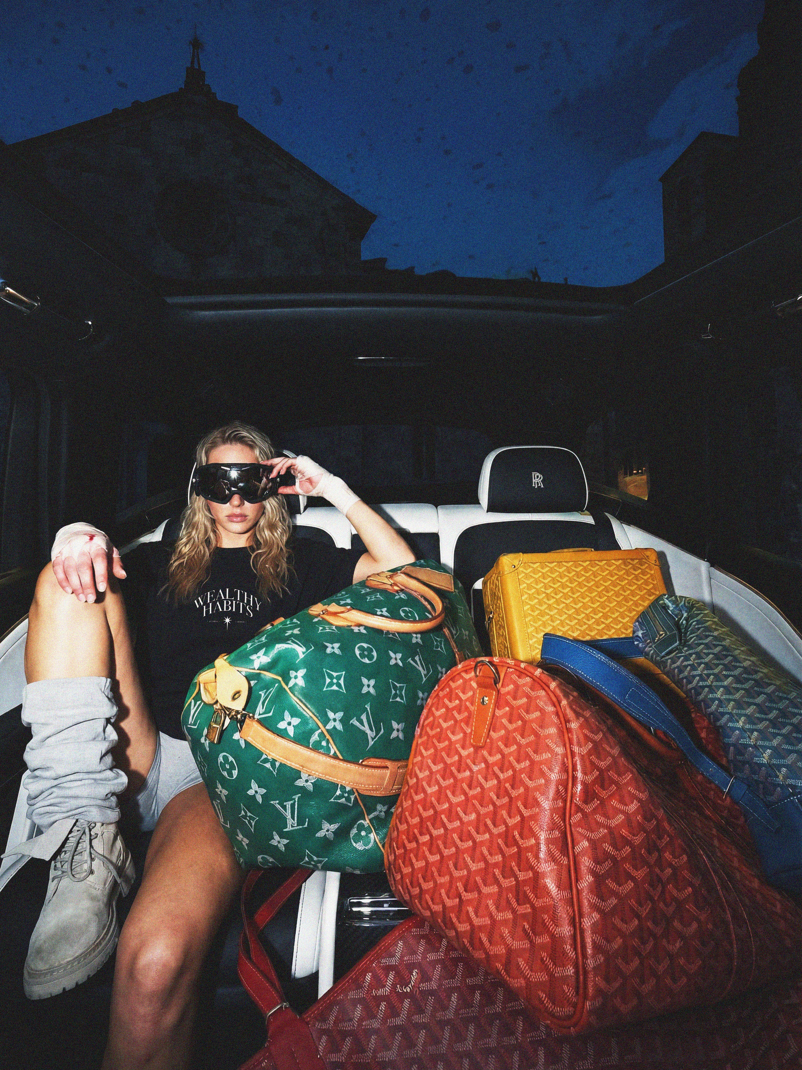 AI FOR BRAND. NOIZOMAX Художественный фотограф в Дубай и по всему Миру