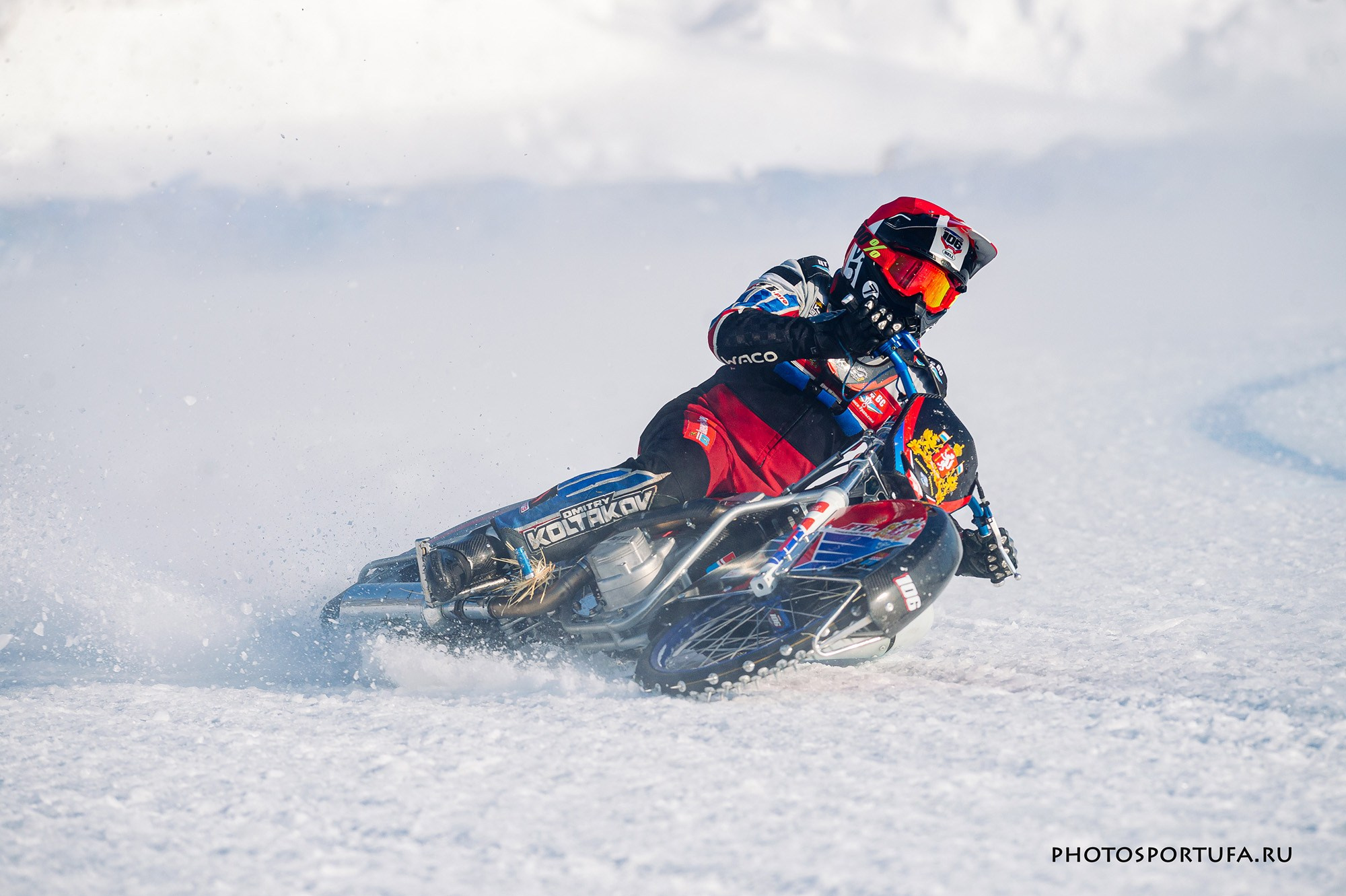 Мотогонку на льду. Спортивный фотограф в Уфе Евгений Буров