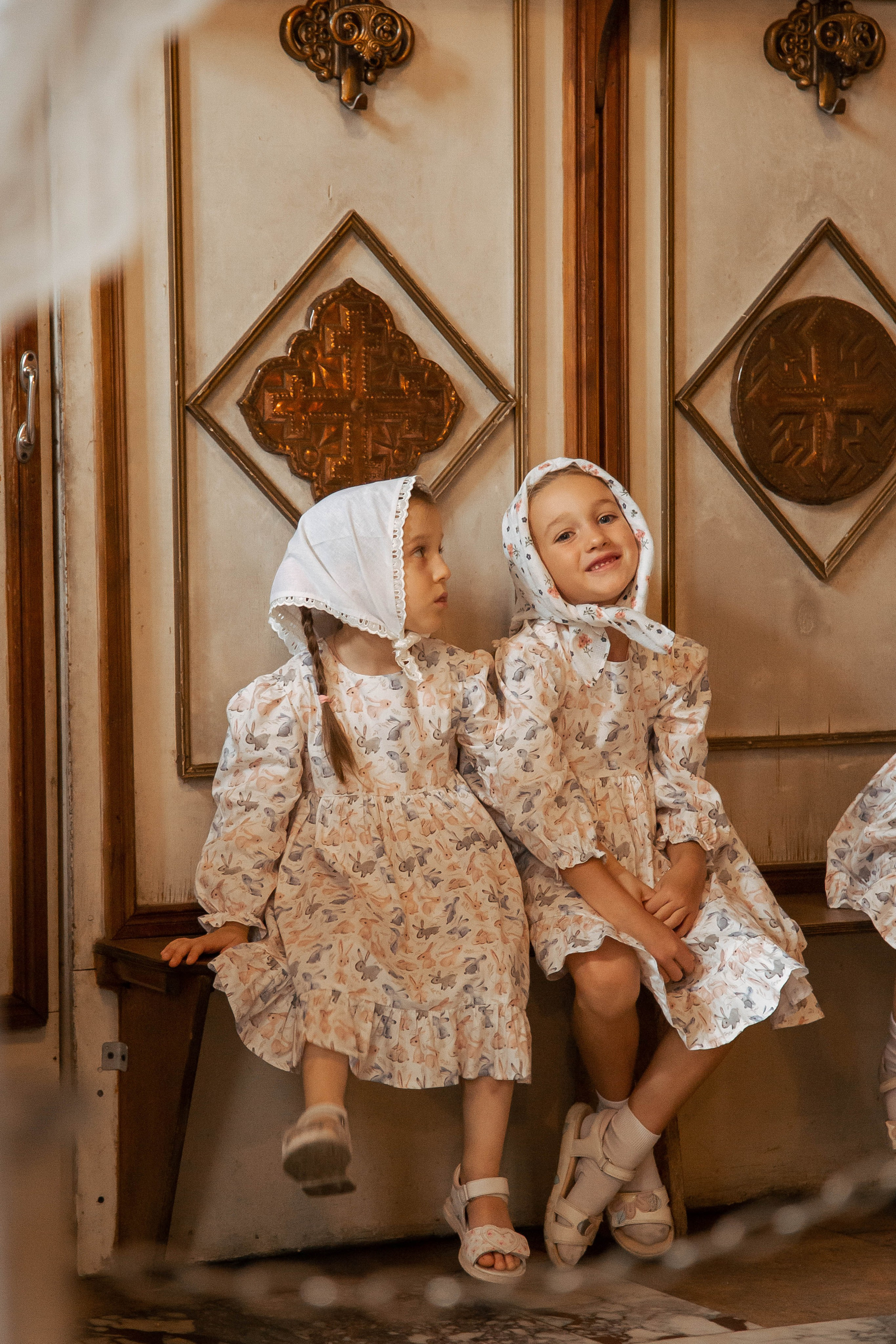 Репортажная съемка крещения — трогательные кадры таинства в Москве. Фотограф Анна Татаурова | Авторская фотосъемка в Москве