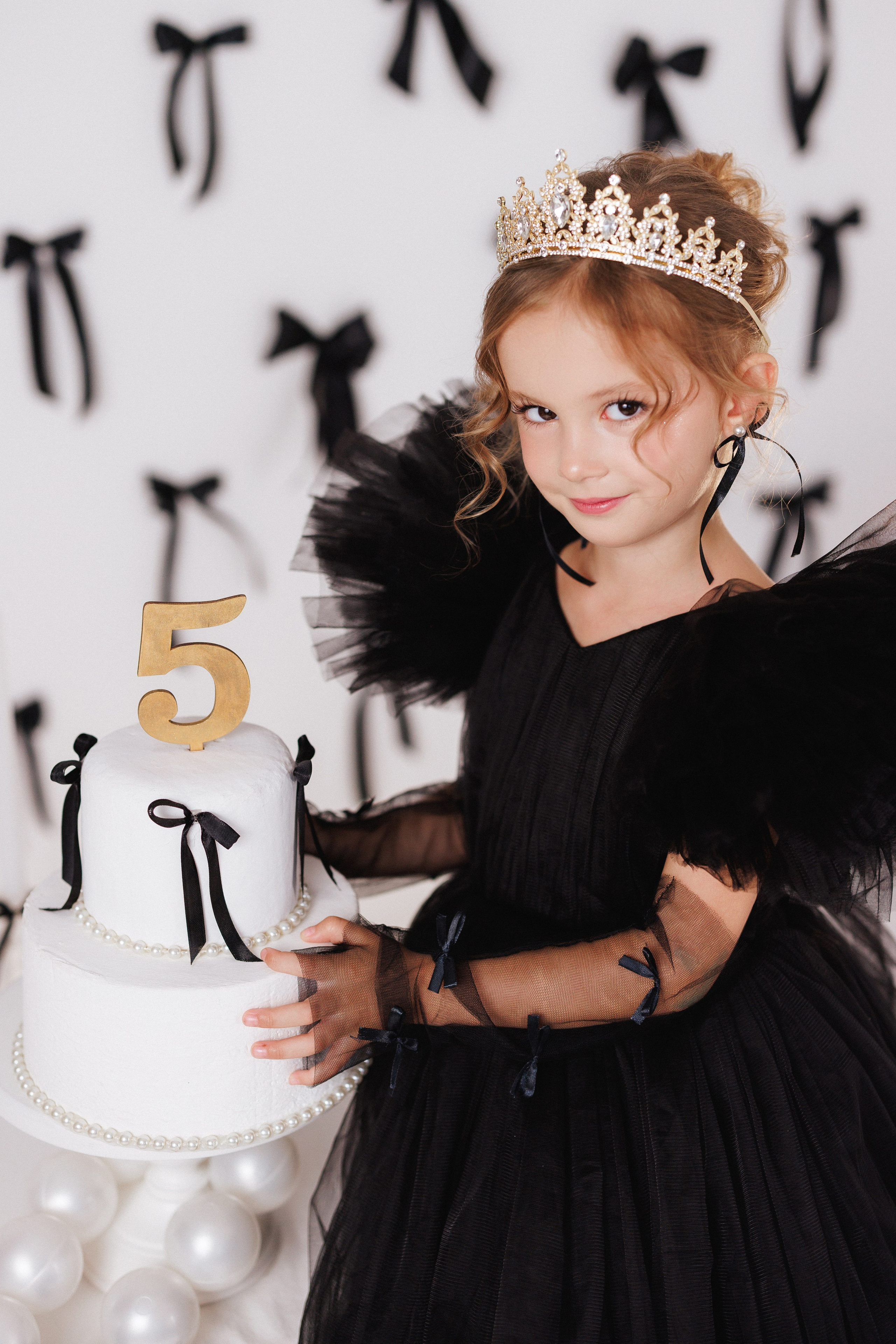 Детская фотосессия к Дню рождения для девочек, фотостудия «Антураж». Семейный и детский фотограф в Краснодаре Анна Трашкова