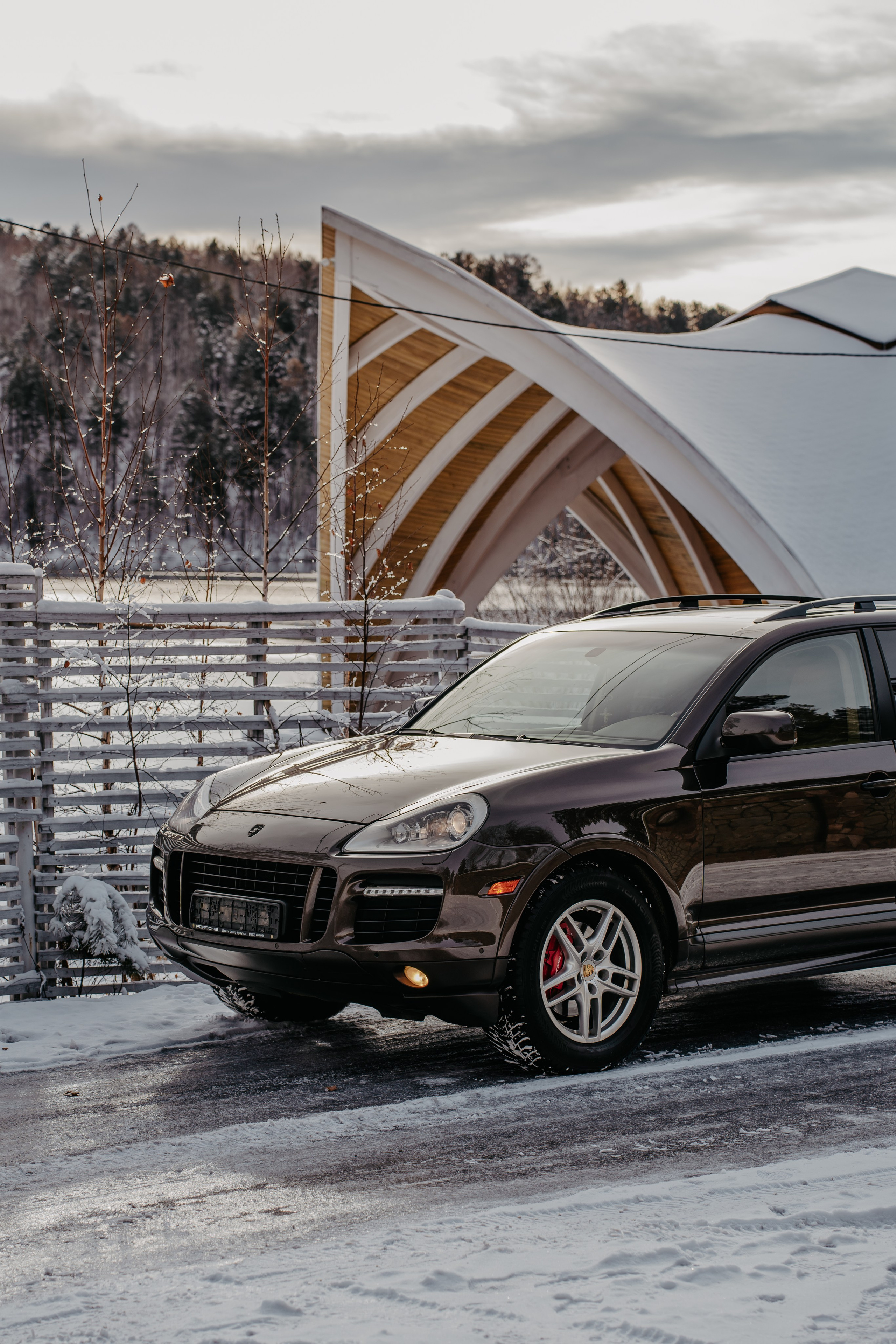 Porsche Cayenne. Фотограф, видеограф и пилот дрона на Байкале