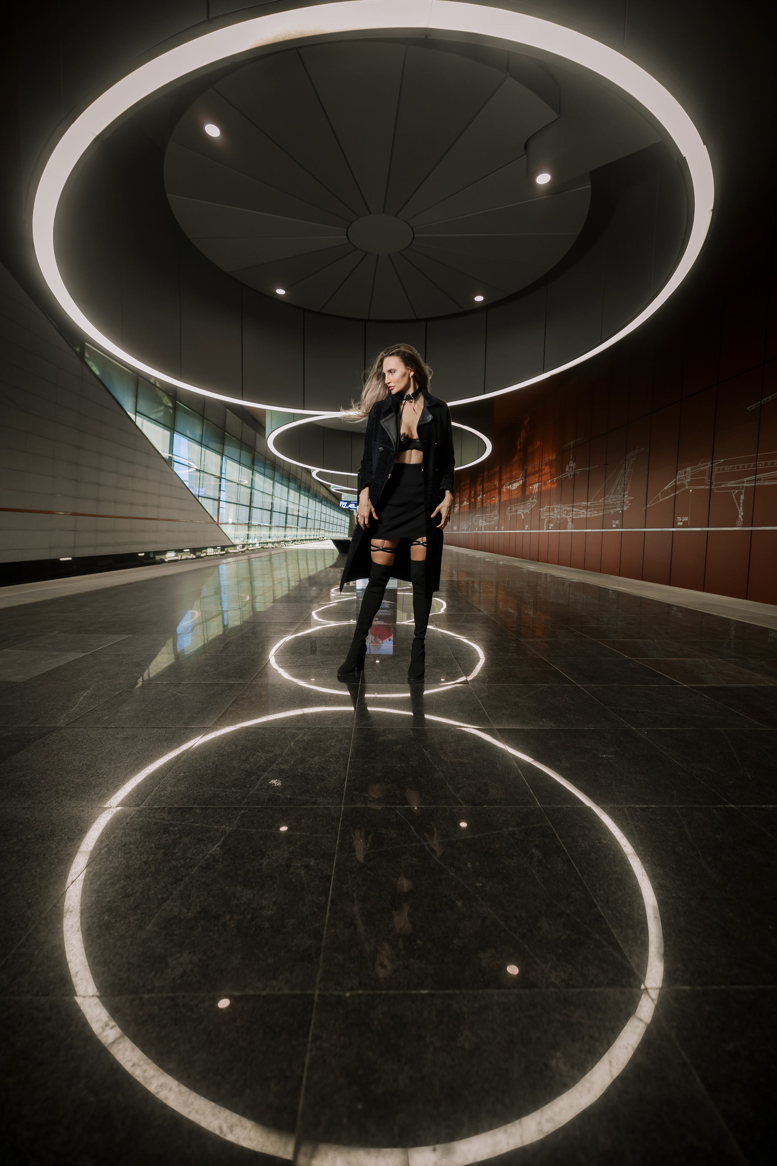 В метро. Photomantis