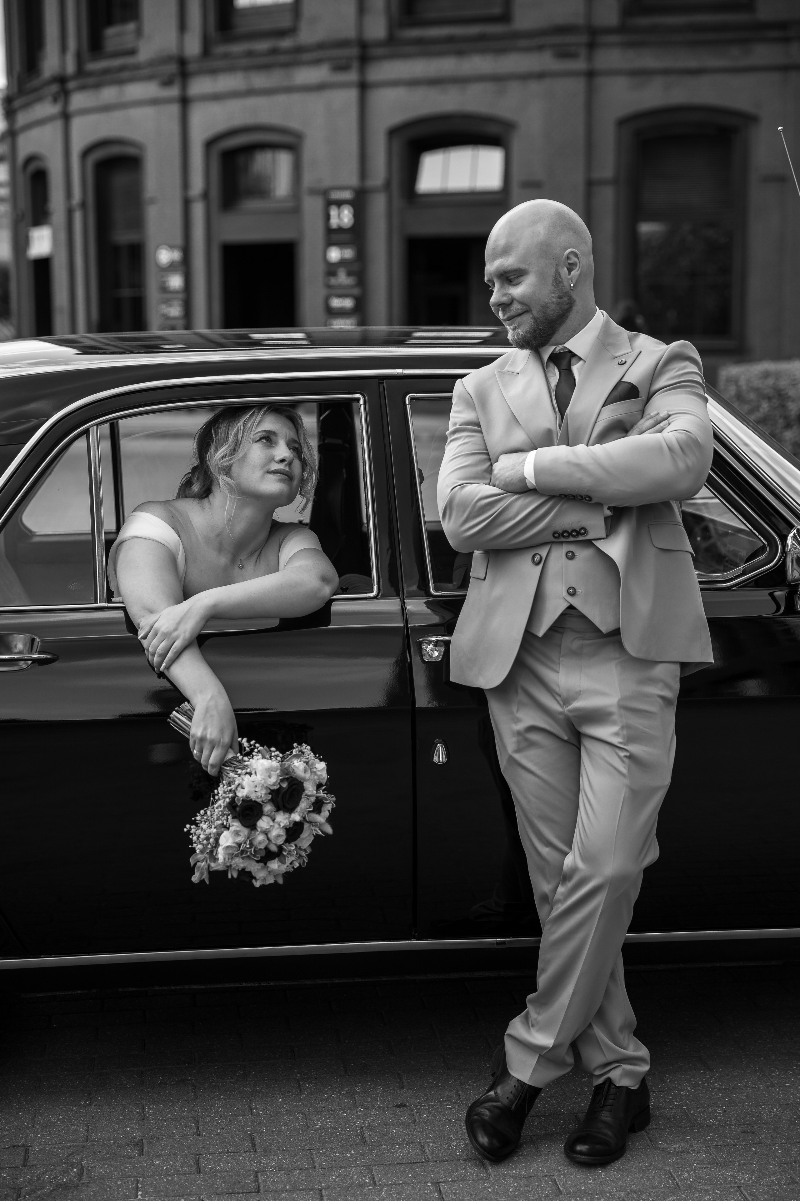 Свадебное фото с машиной, фотограф Москва