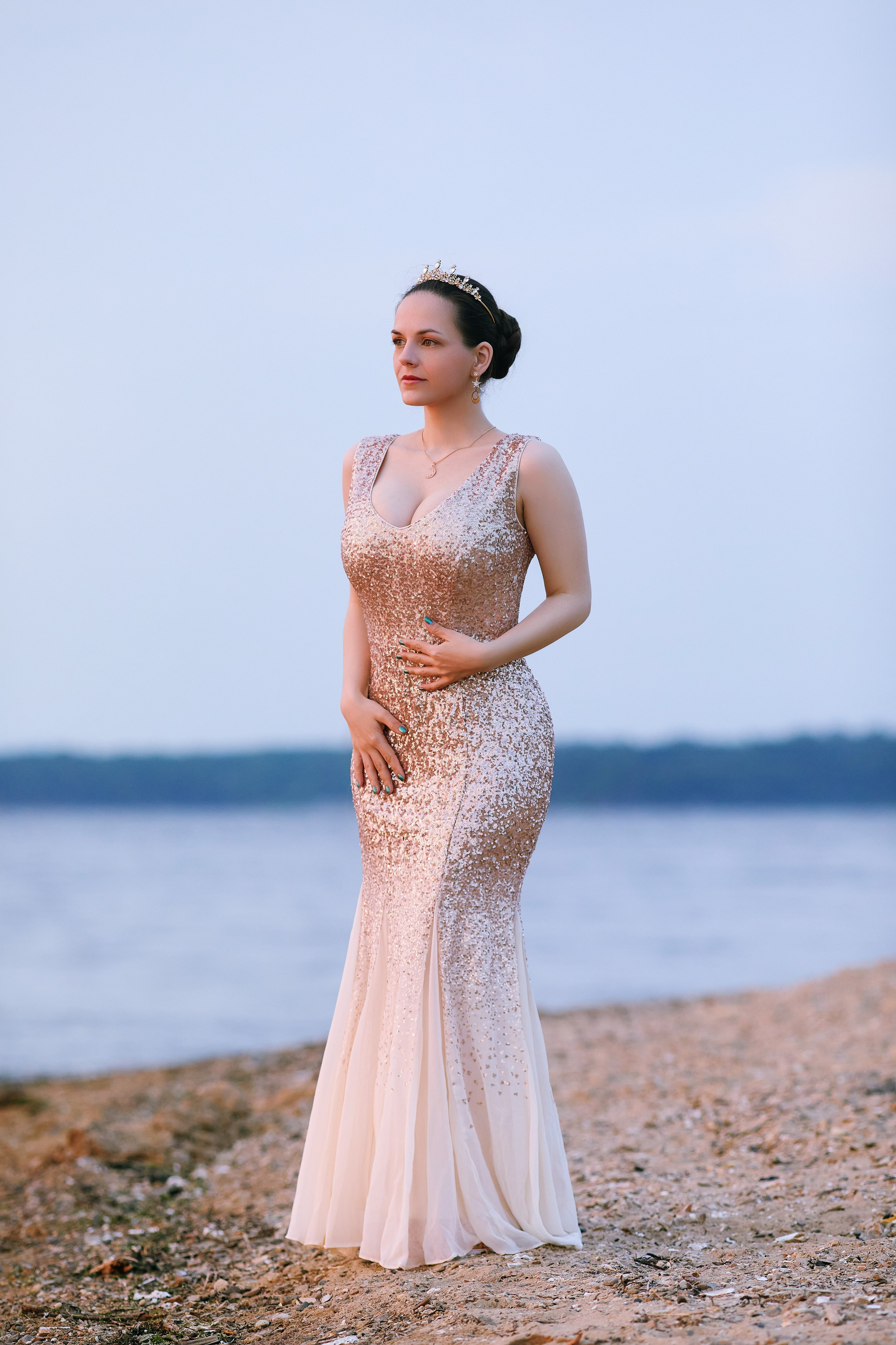 Фотосессия в вечернем платье на берегу моря во Владивостоке и Находке