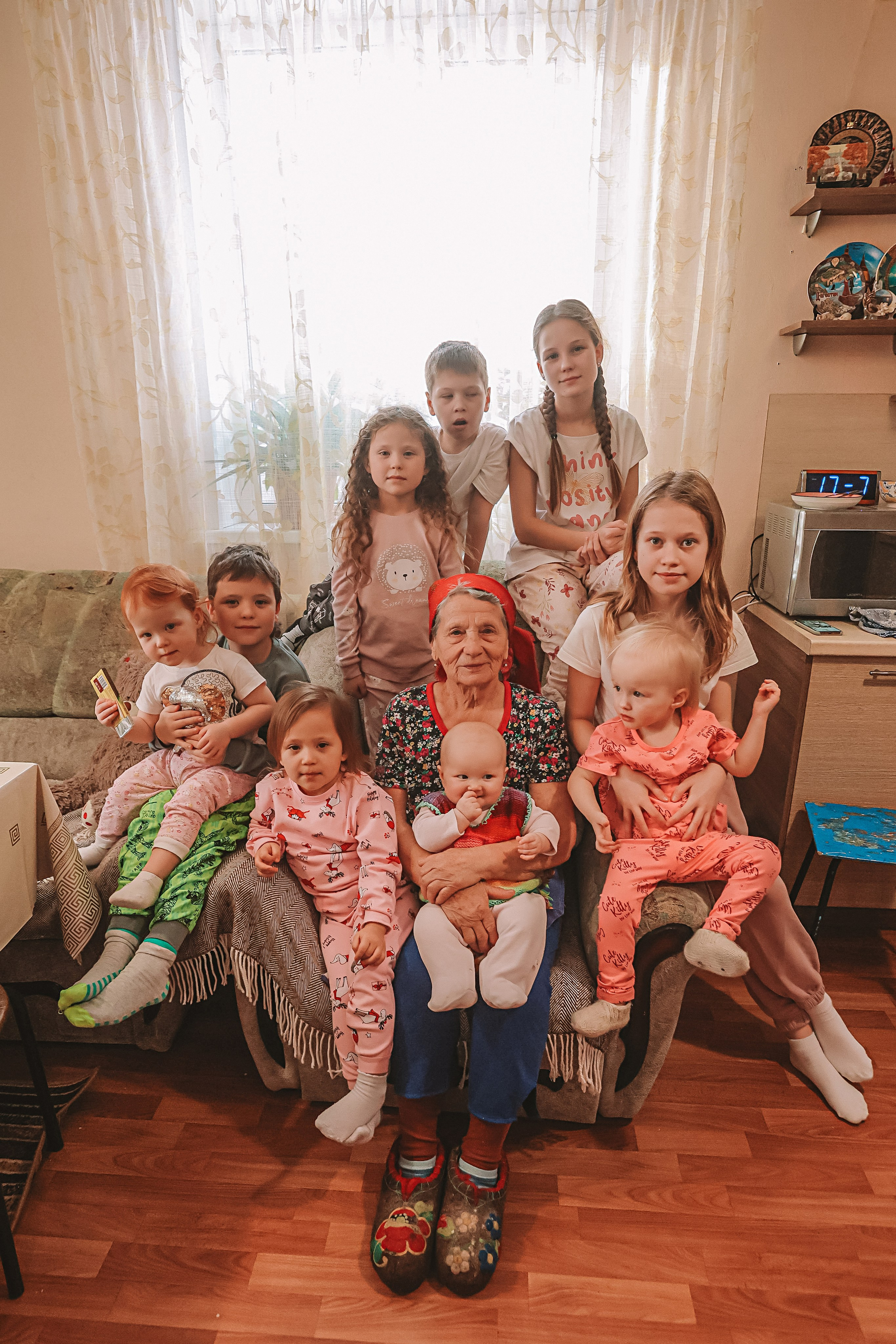 Большая семья репортаж. Семейный фотограф Тюмень, фотограф на роды Салмина Мария