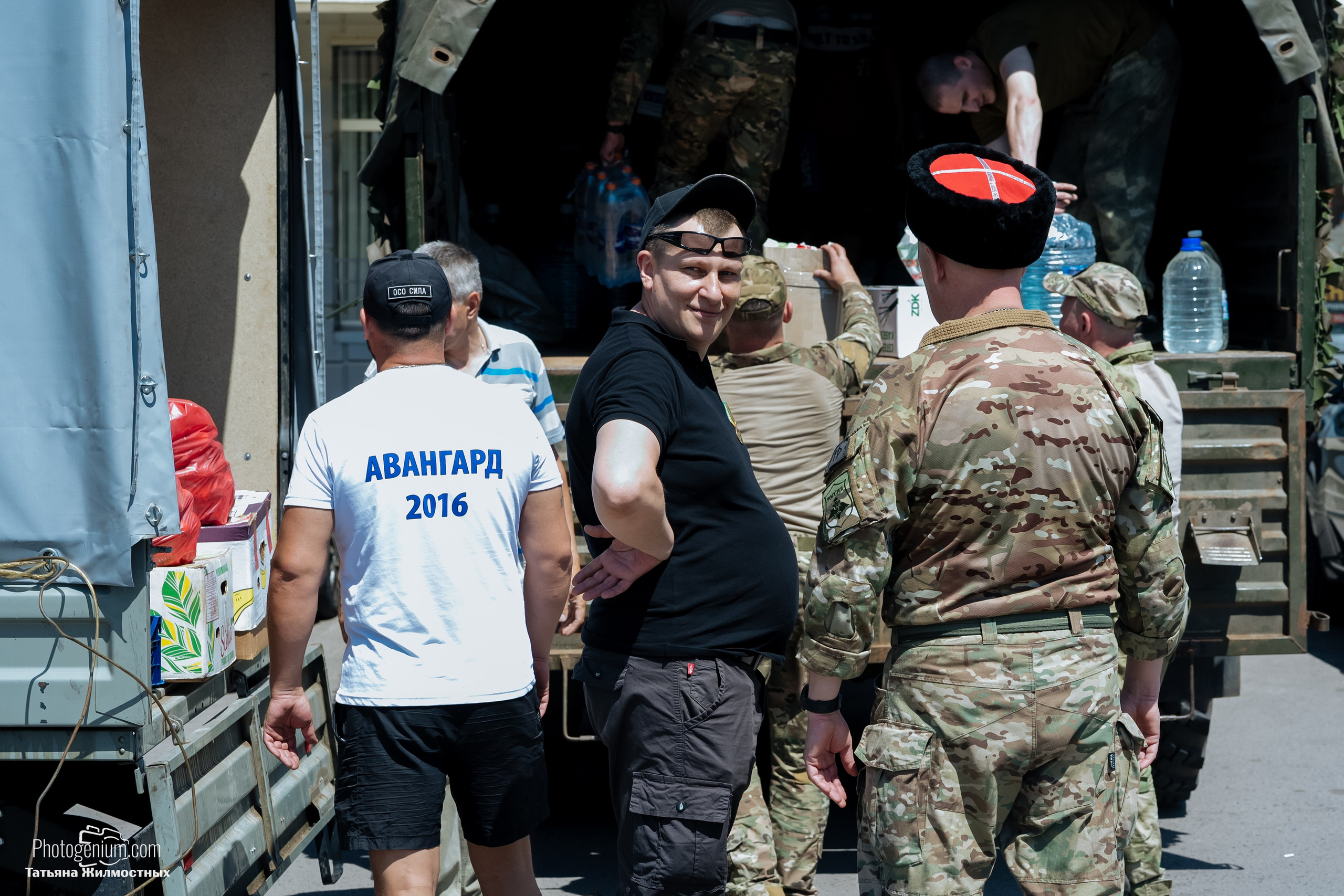 8 июня «Патриоты из Курска» сбор гуманитарной помощи у кинотеатра «Родина». Фотограф Нижний Новгород Татьяна Кейод