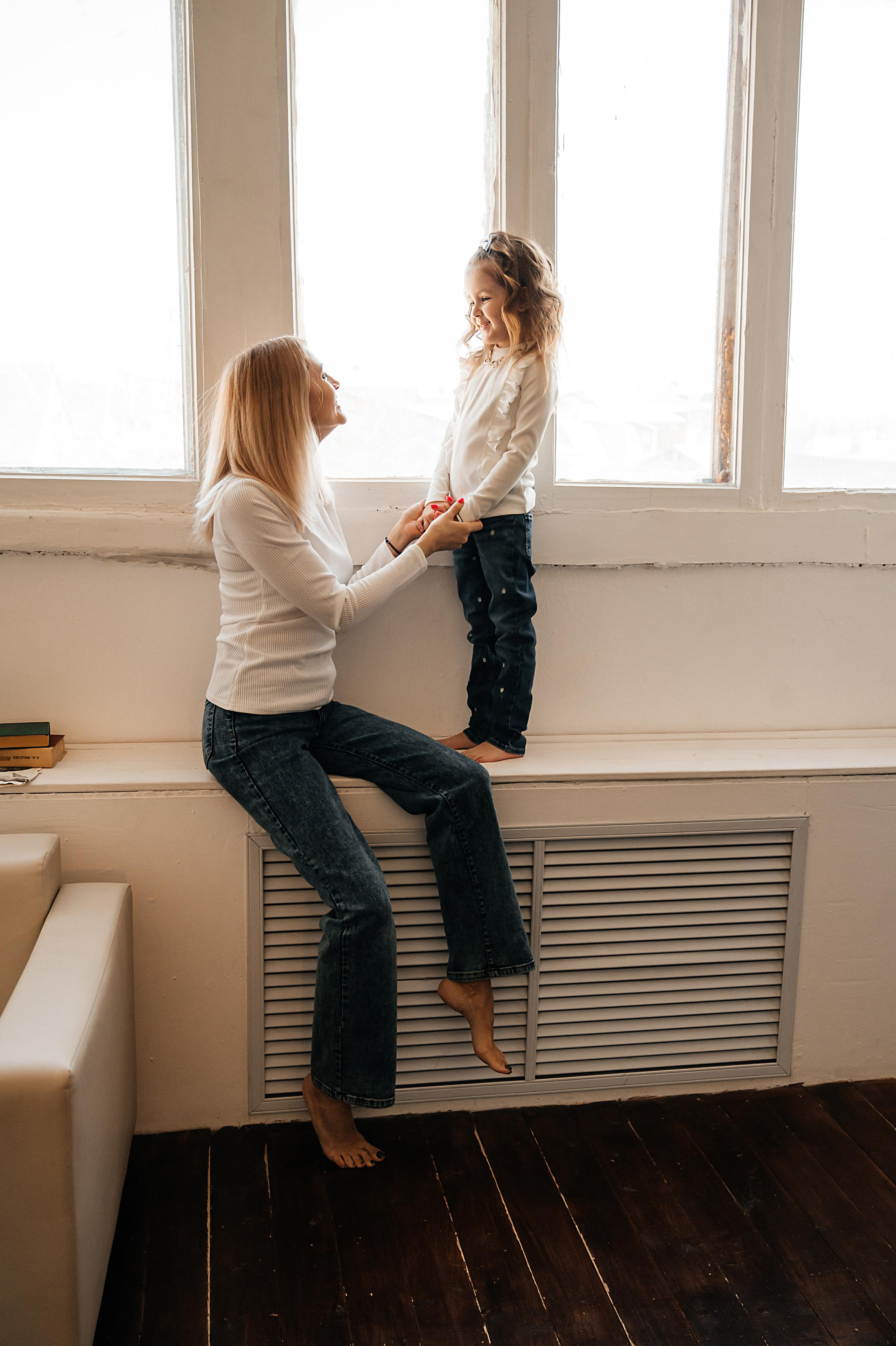 Юля и Софа в студии. Семейный фотограф в Оренбурге Анна Рожкова