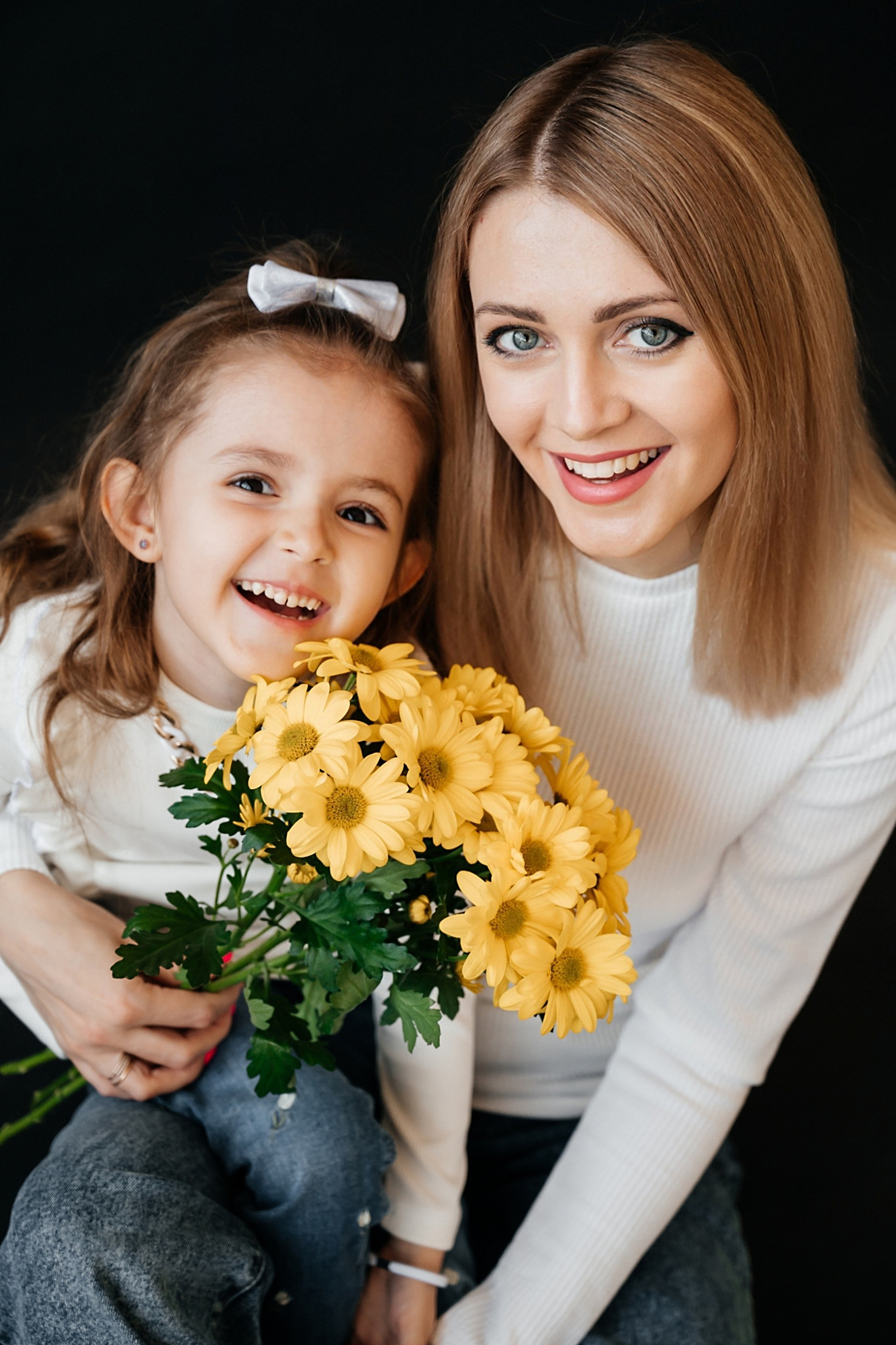 Юля и Софа в студии. Семейный фотограф в Оренбурге Анна Рожкова