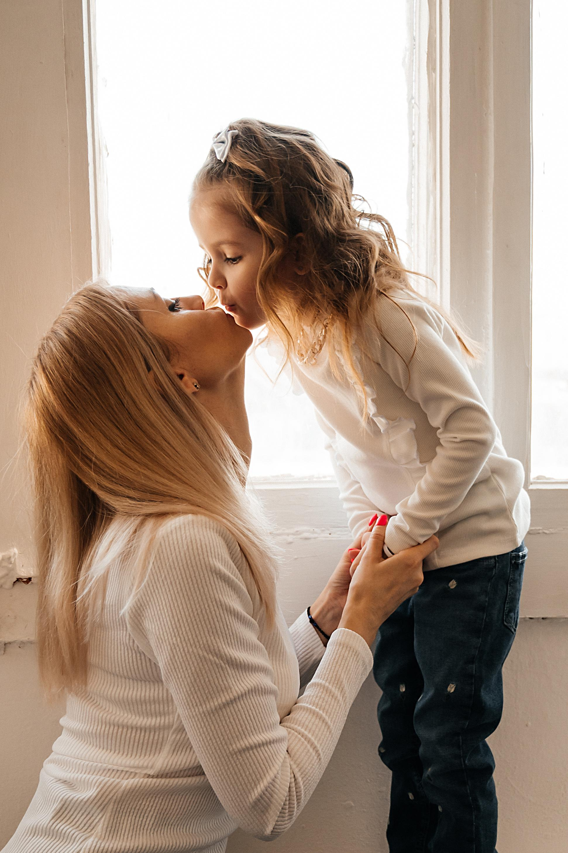 Юля и Софа в студии. Семейный фотограф в Оренбурге Анна Рожкова