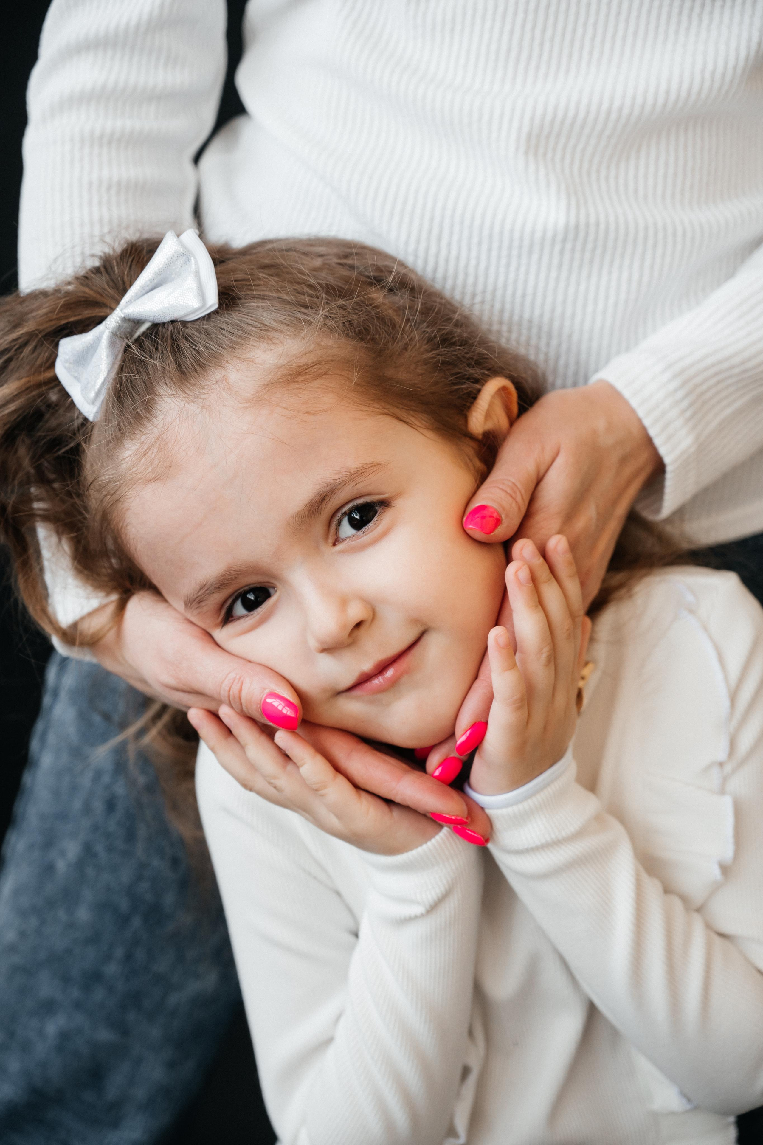 Юля и Софа в студии. Семейный фотограф в Оренбурге Анна Рожкова