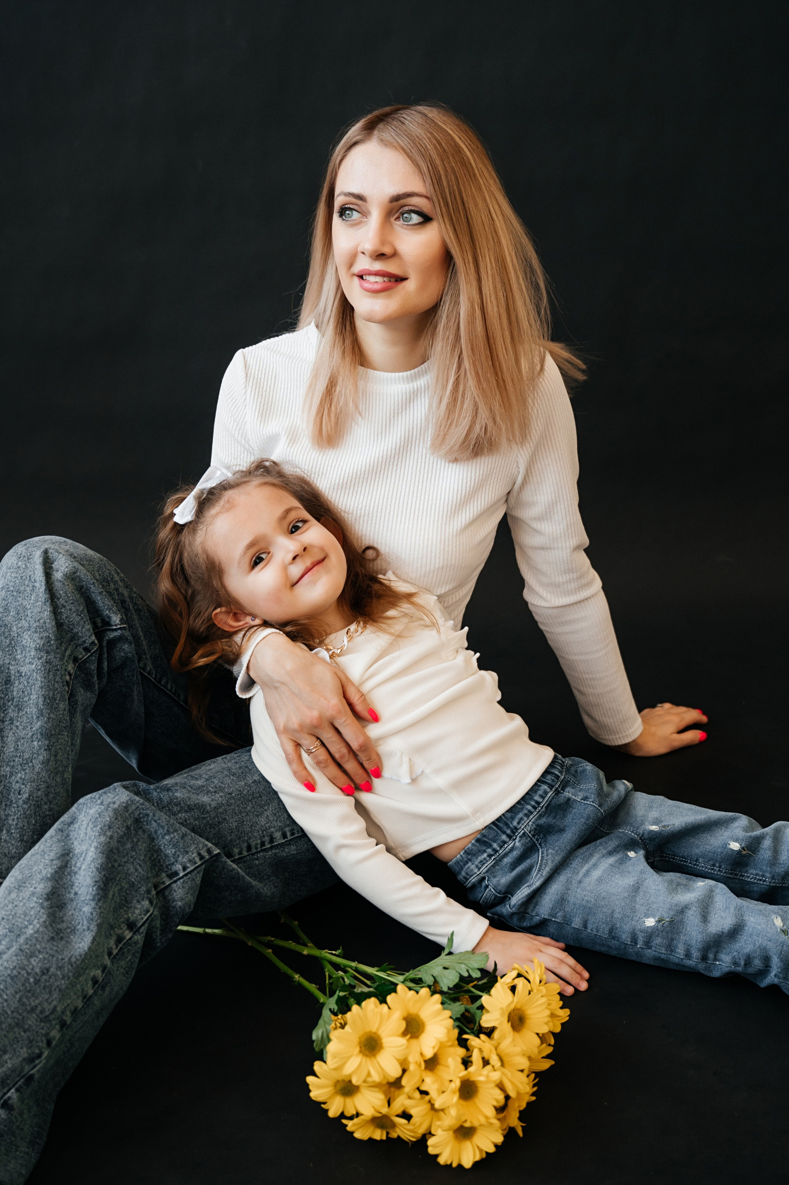 Юля и Софа в студии. Семейный фотограф в Оренбурге Анна Рожкова