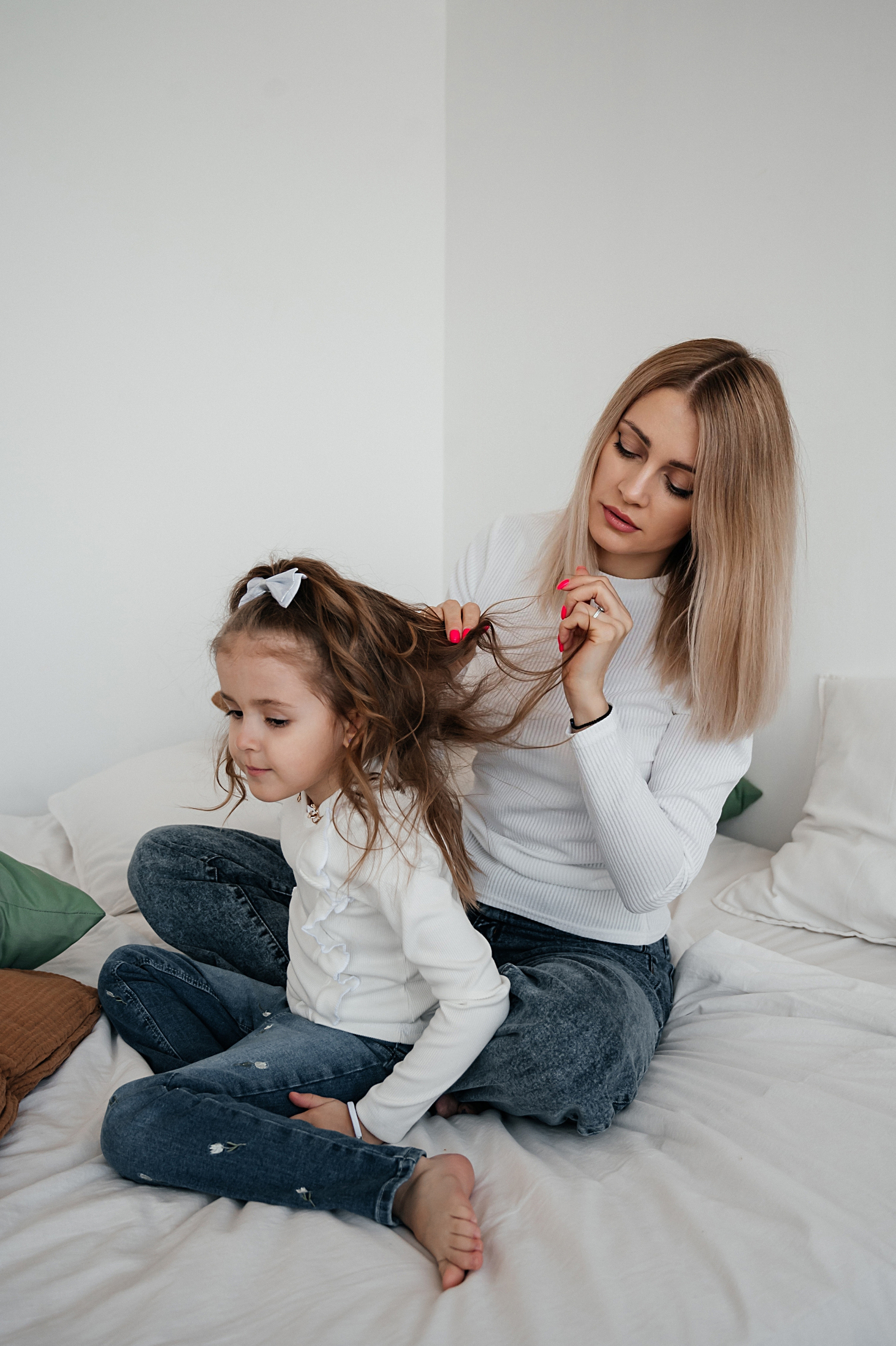 Юля и Софа в студии. Семейный фотограф в Оренбурге Анна Рожкова