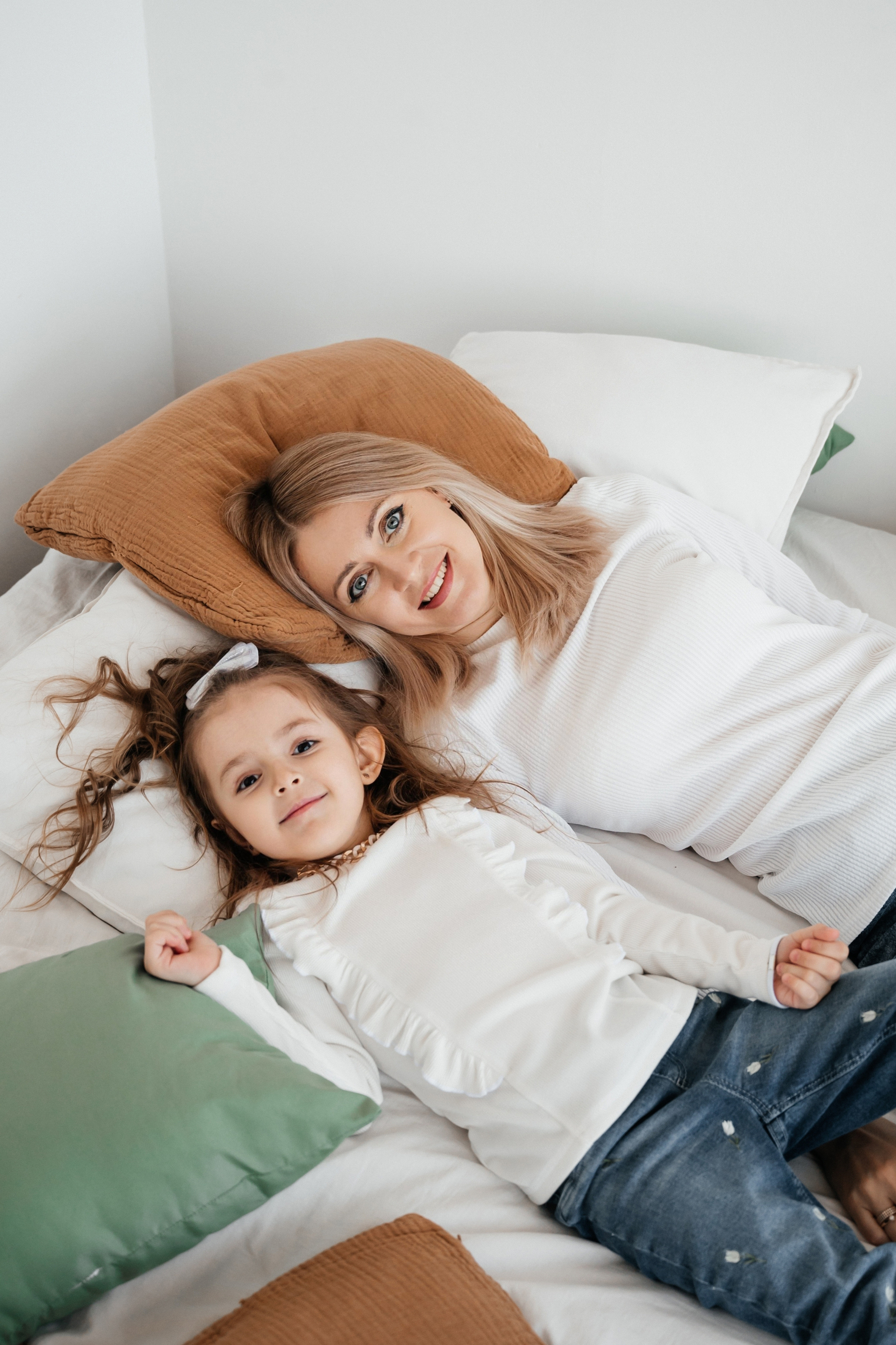 Юля и Софа в студии. Семейный фотограф в Оренбурге Анна Рожкова