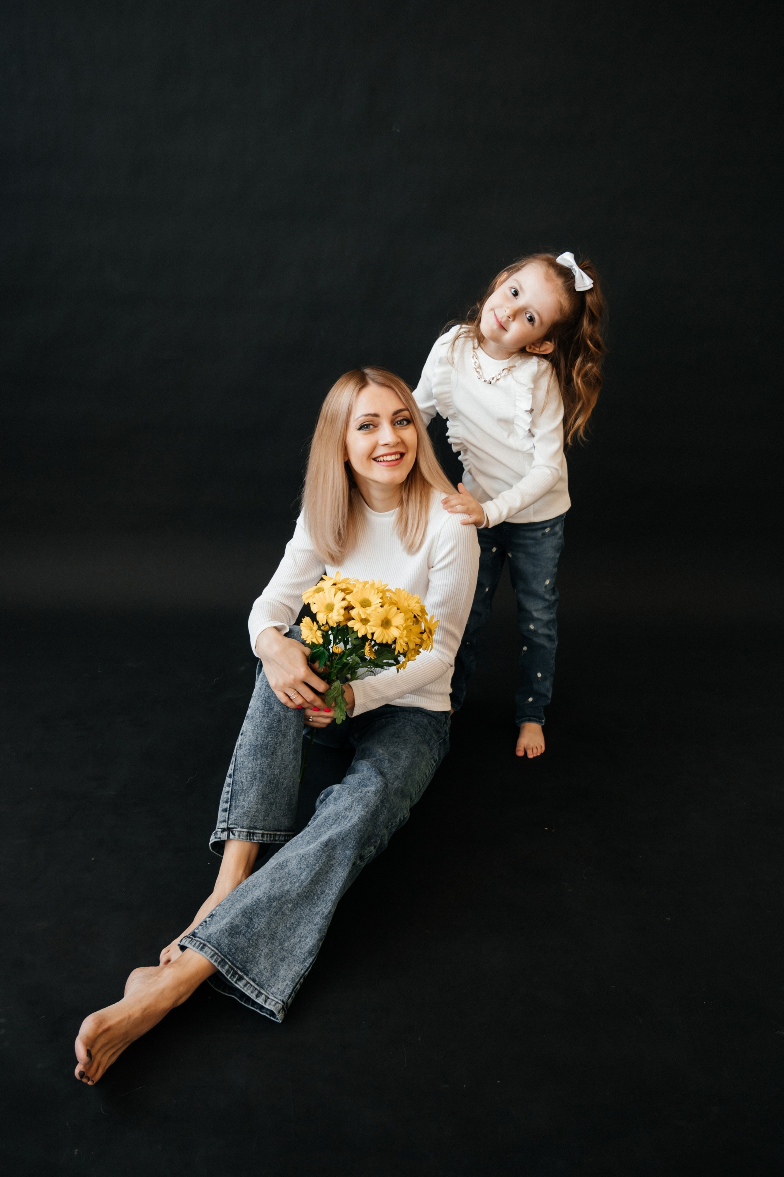 Юля и Софа в студии. Семейный фотограф в Оренбурге Анна Рожкова