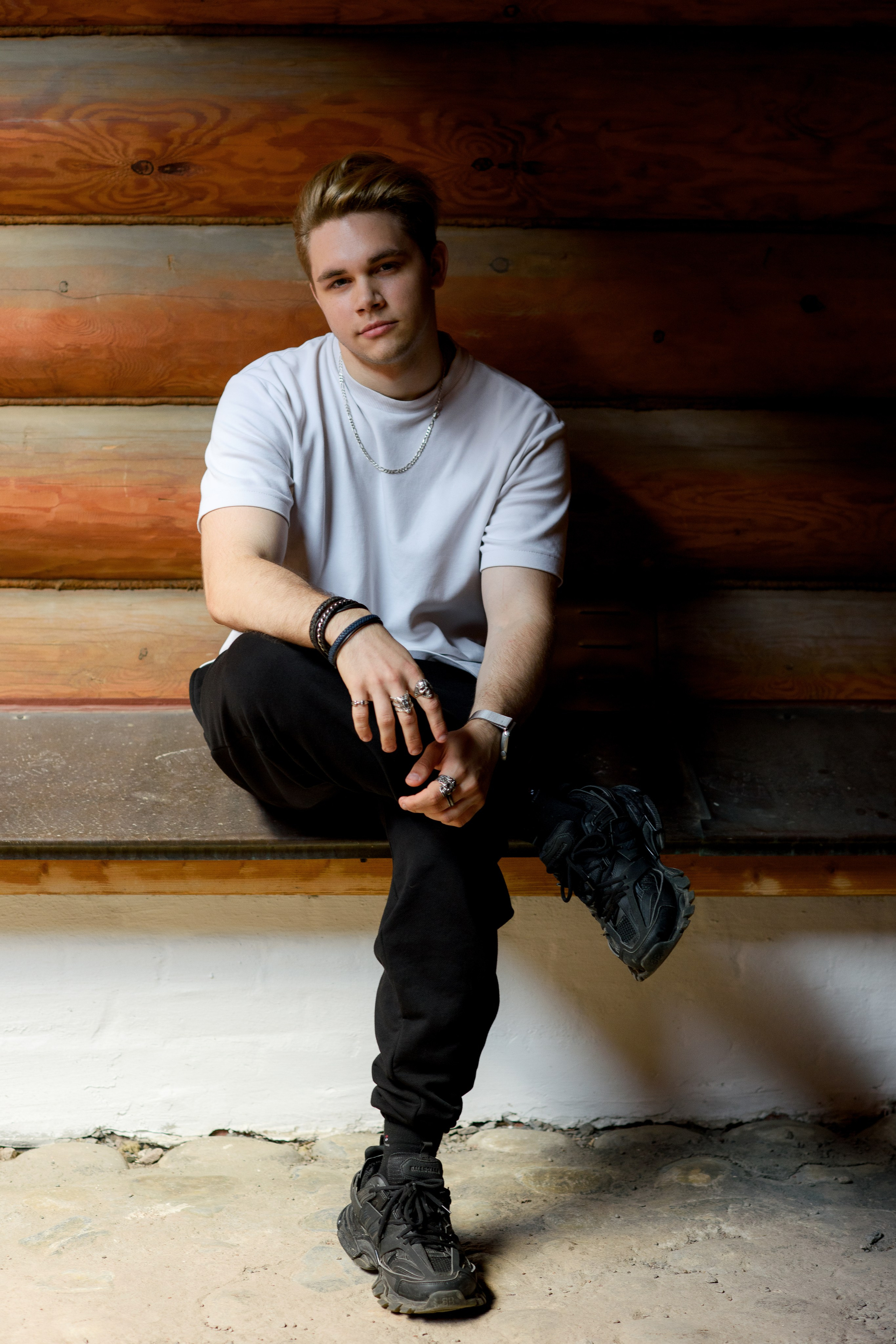 Фотосессия подростка в темном ключе. Главная