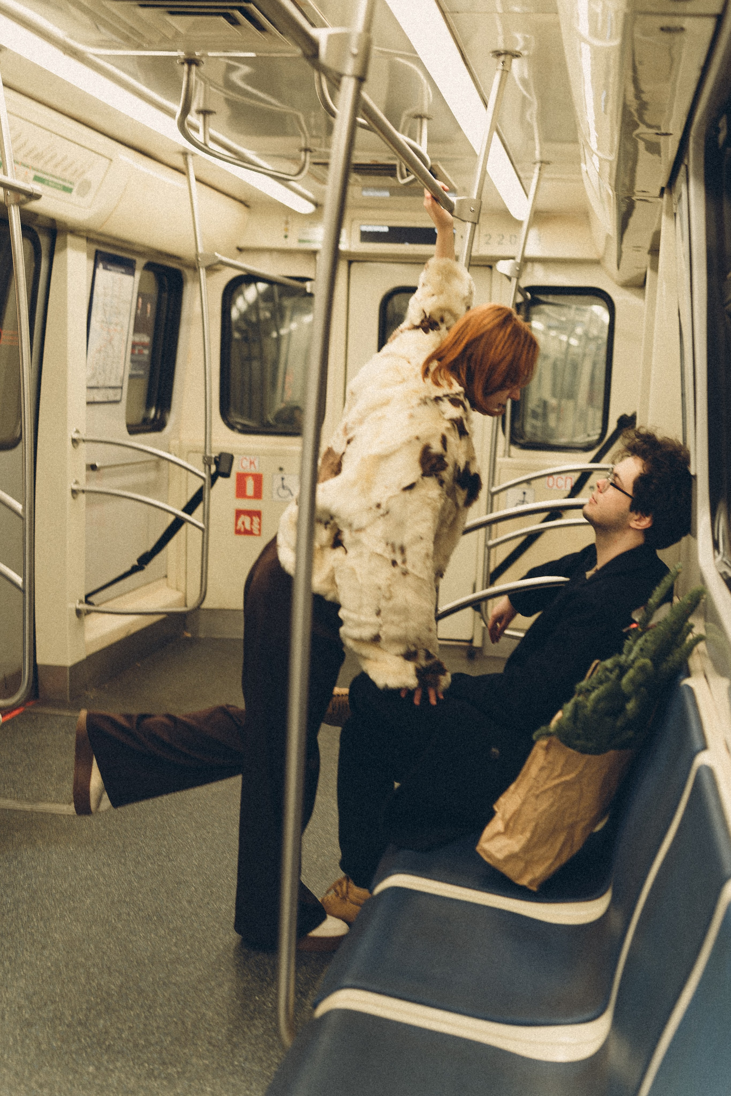 НОВОГОДНЯЯ ФОТОСЕСИИЯ ПАРЫ В МЕТРО ЛЮБОВЬ. Профессиональный фотограф, Санкт-Петербург — Виктория Богомолова