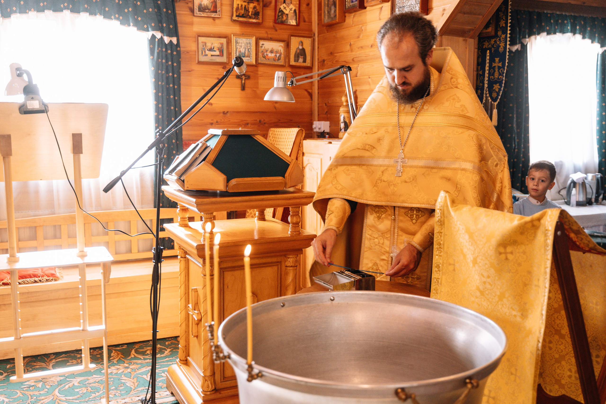 Крестины в Покровской церкви. Фотограф в Москве Анна Москаленко. Съёмки Москва и Подмосковье