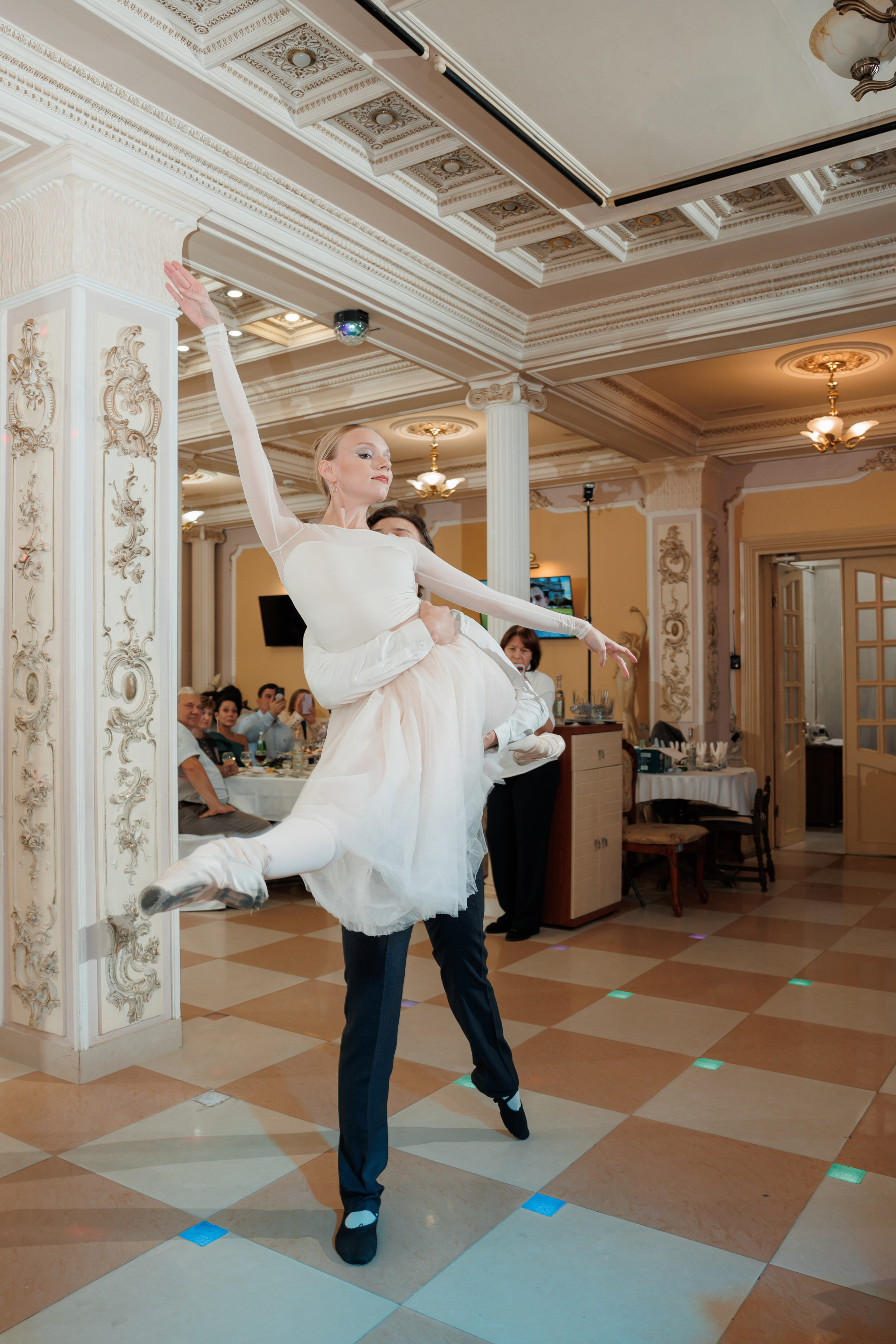 Константин и Дарья, ЗАГС ВДНХ, отель Soluxe, ресторан «Антик». Свадебный и репортажный фотограф (Москва, Королев и другие)