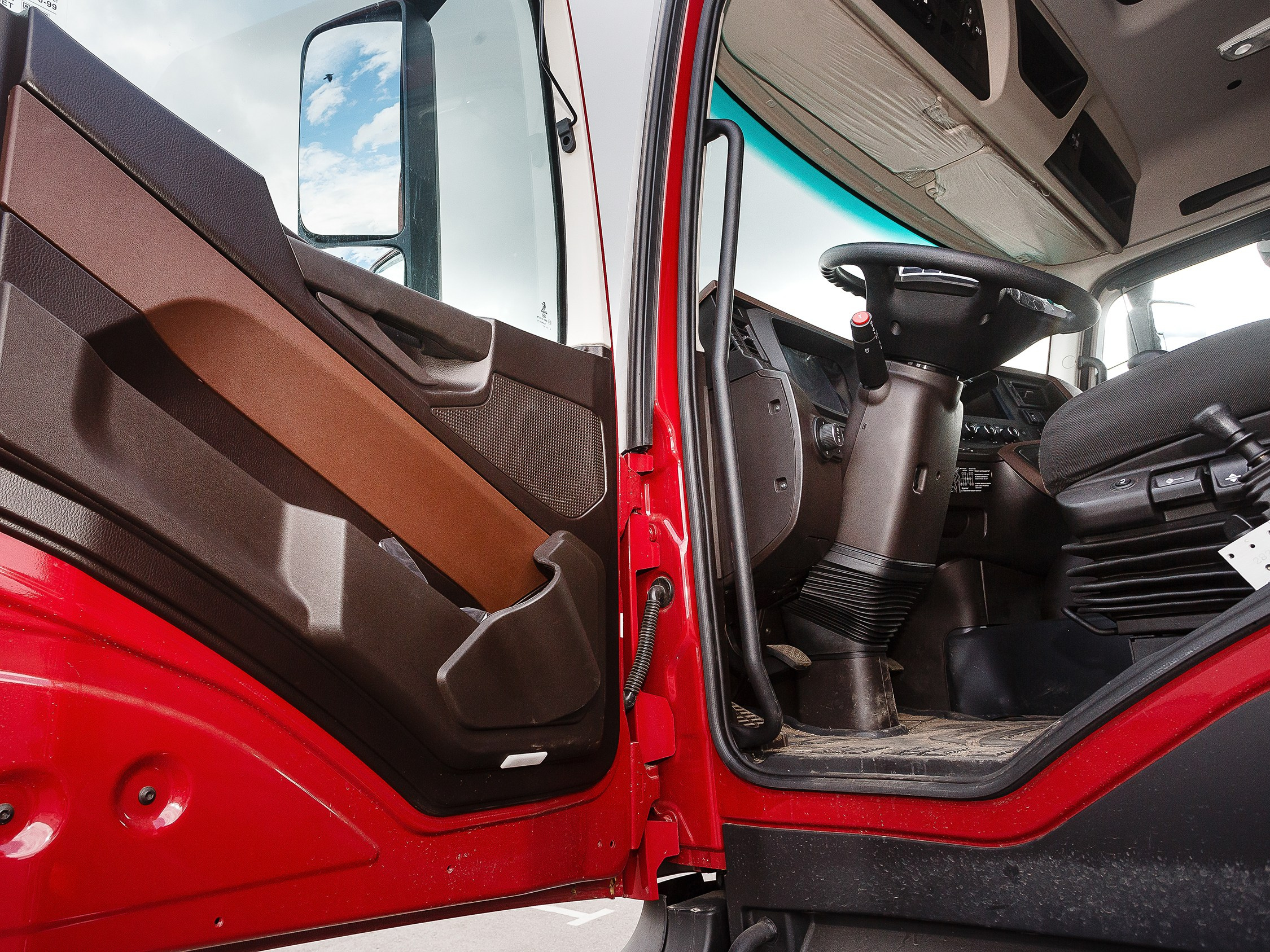 Автомобильный фотограф в СПб. Репортажная фотосъёмка в Санкт-Петербурге. Фотограф на мероприятие: выставки, презентации, автогонки. Фото для сайта, отчётов и публикации в сми. Профессиональный фотограф Сергей Пушкин. Промышленная фотосъёмка. Автопром. Фотосъёмка авто и спецтехники. Профессиональные фото большегрузов.