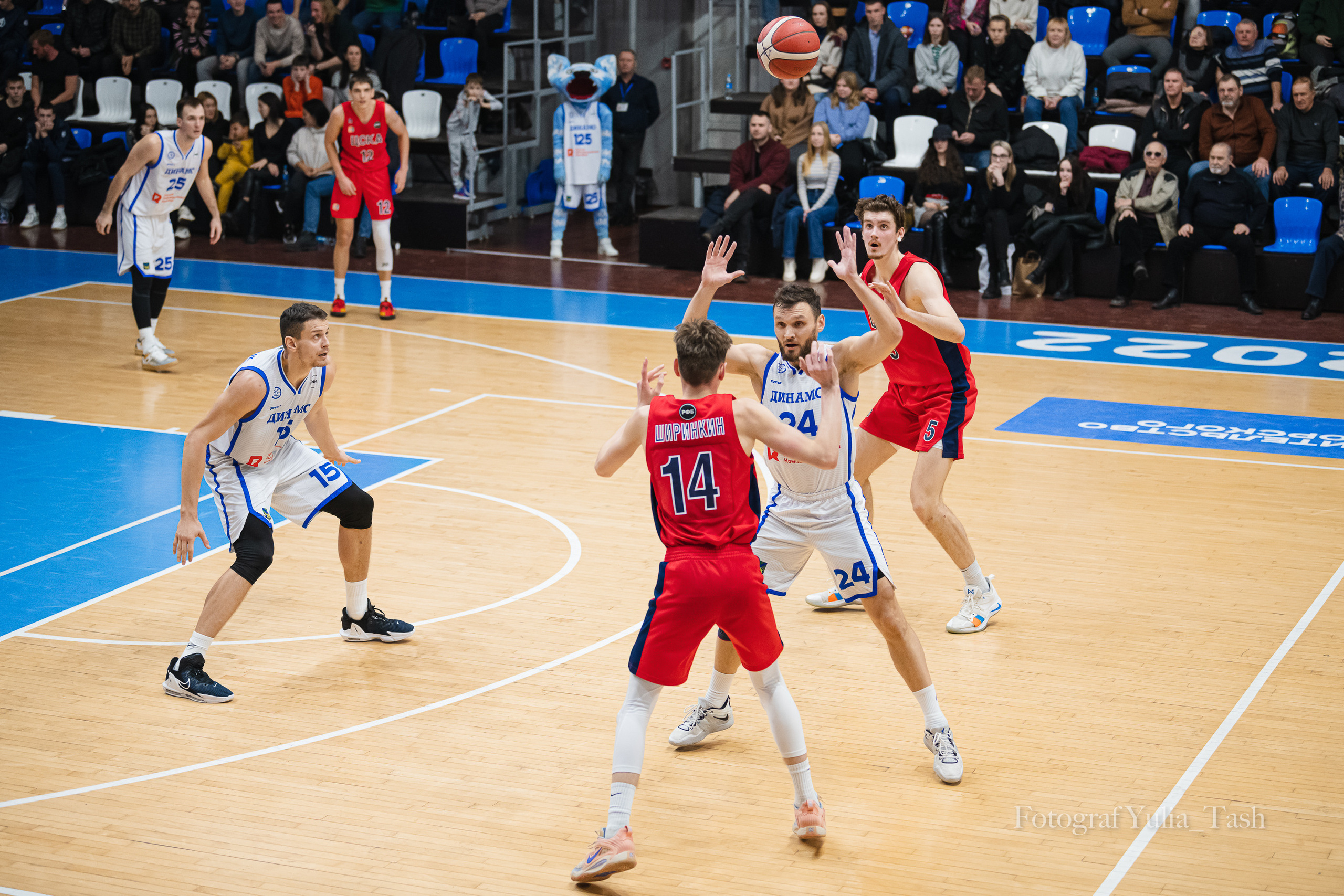 Баскетбол ДИНАМО-ЦСКА2 11 января 2023. Любимый фотограф