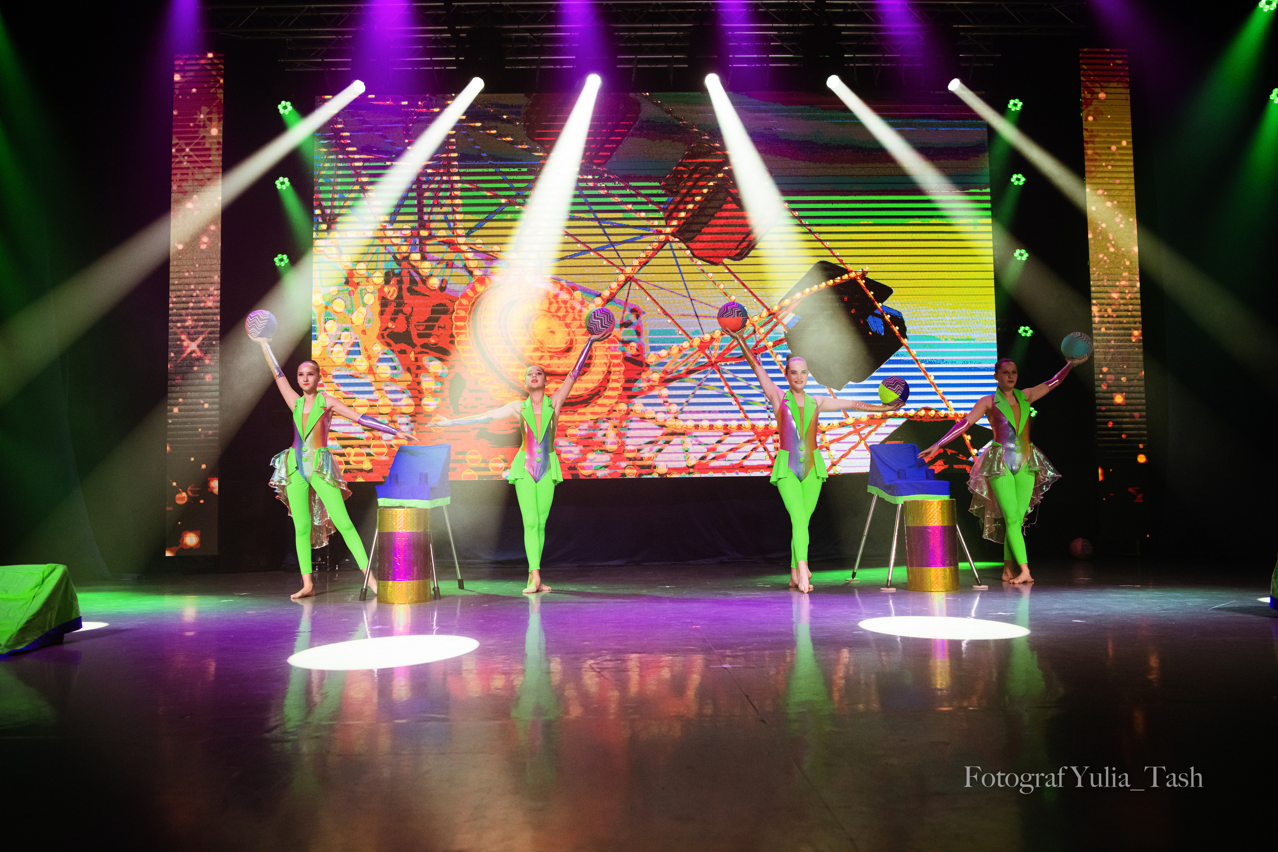 КОНФЕТТИ декабрь 2022. Любимый фотограф