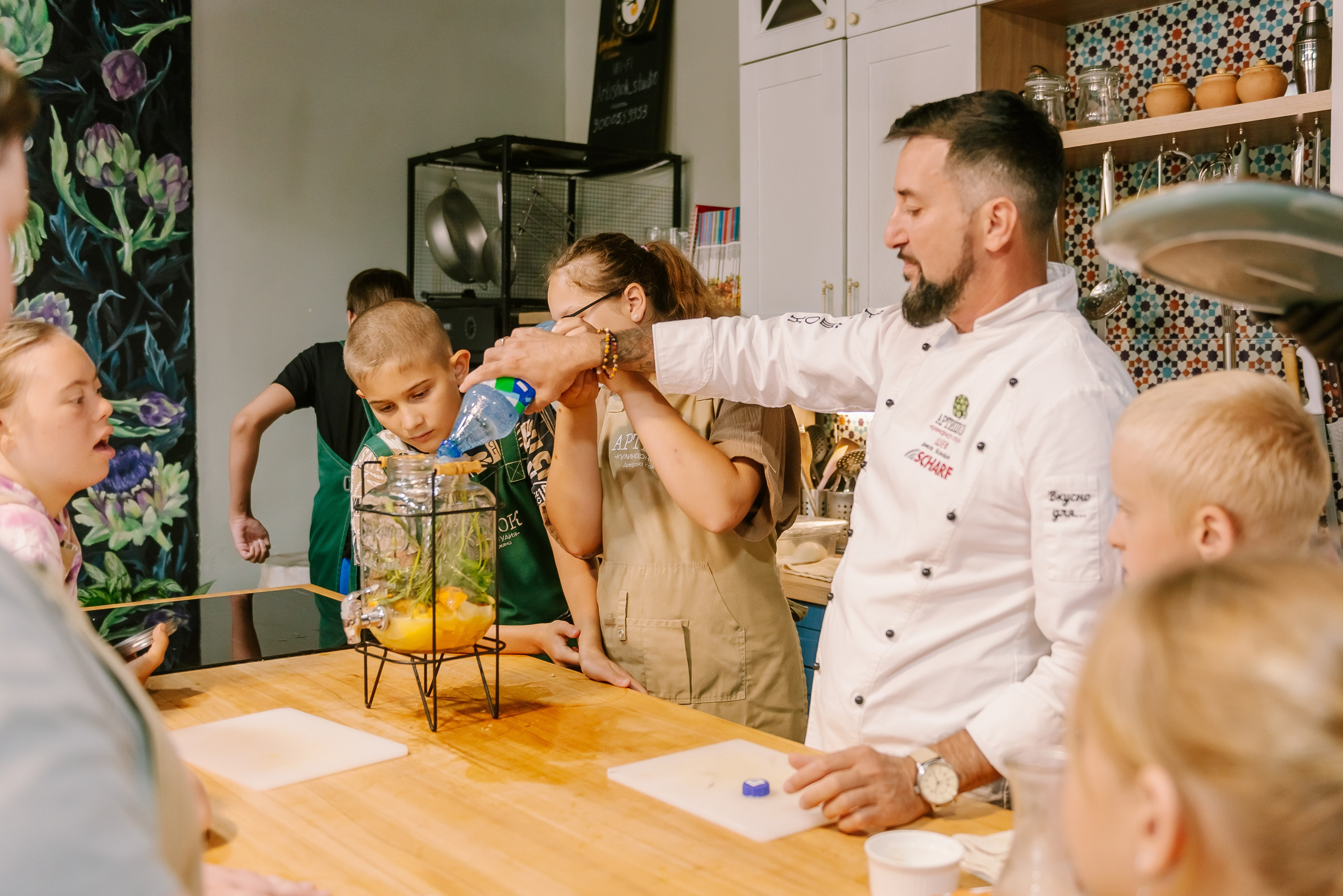 Инклюзивная кухня добра в Артишок 30. 07.35. Детский фотограф, семейный фотограф и репортажи в Кемерово
