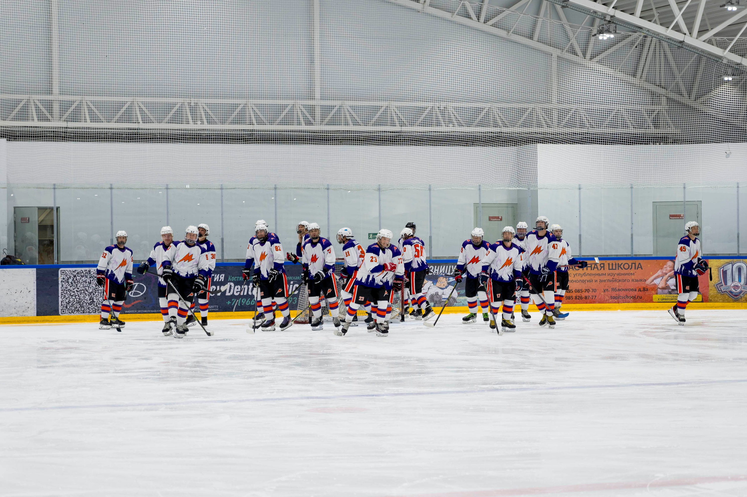 Хоккейный матч корпоративной команды Зарубежнефть. Репортажный фотограф и видеограф Слава Думчев. Тимбилдинги, отчетники, корпоративы