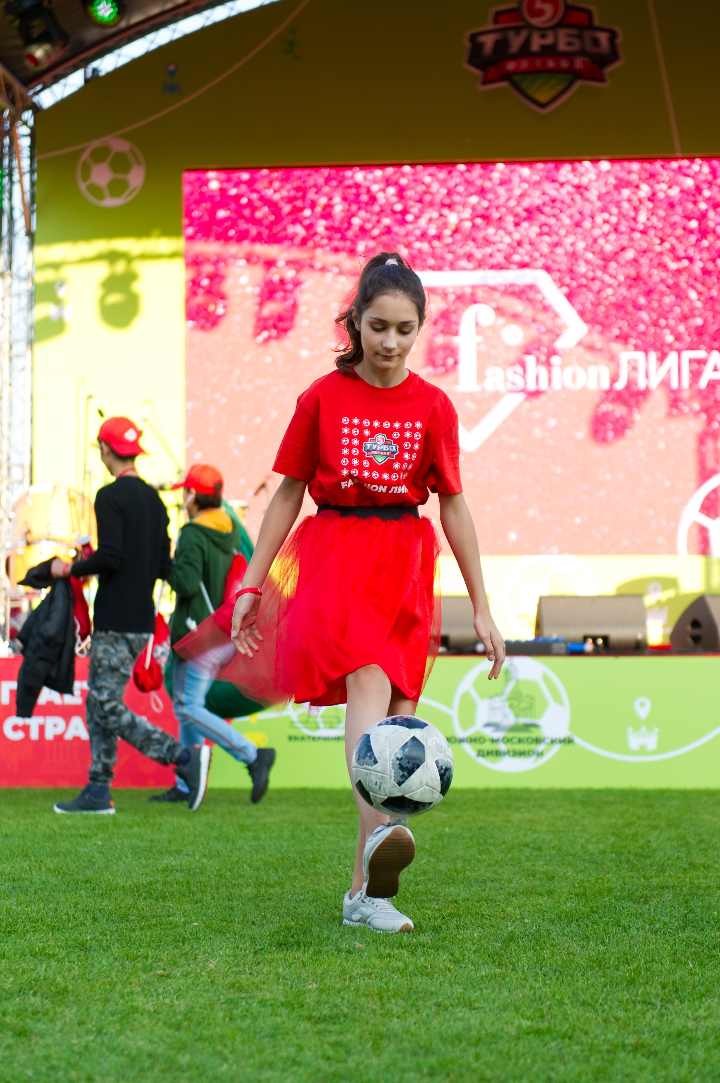 Турбофутбол (корпоративное соревнование «Пятерочки»). Репортажный фотограф и видеограф Слава Думчев. Тимбилдинги, отчетники, корпоративы