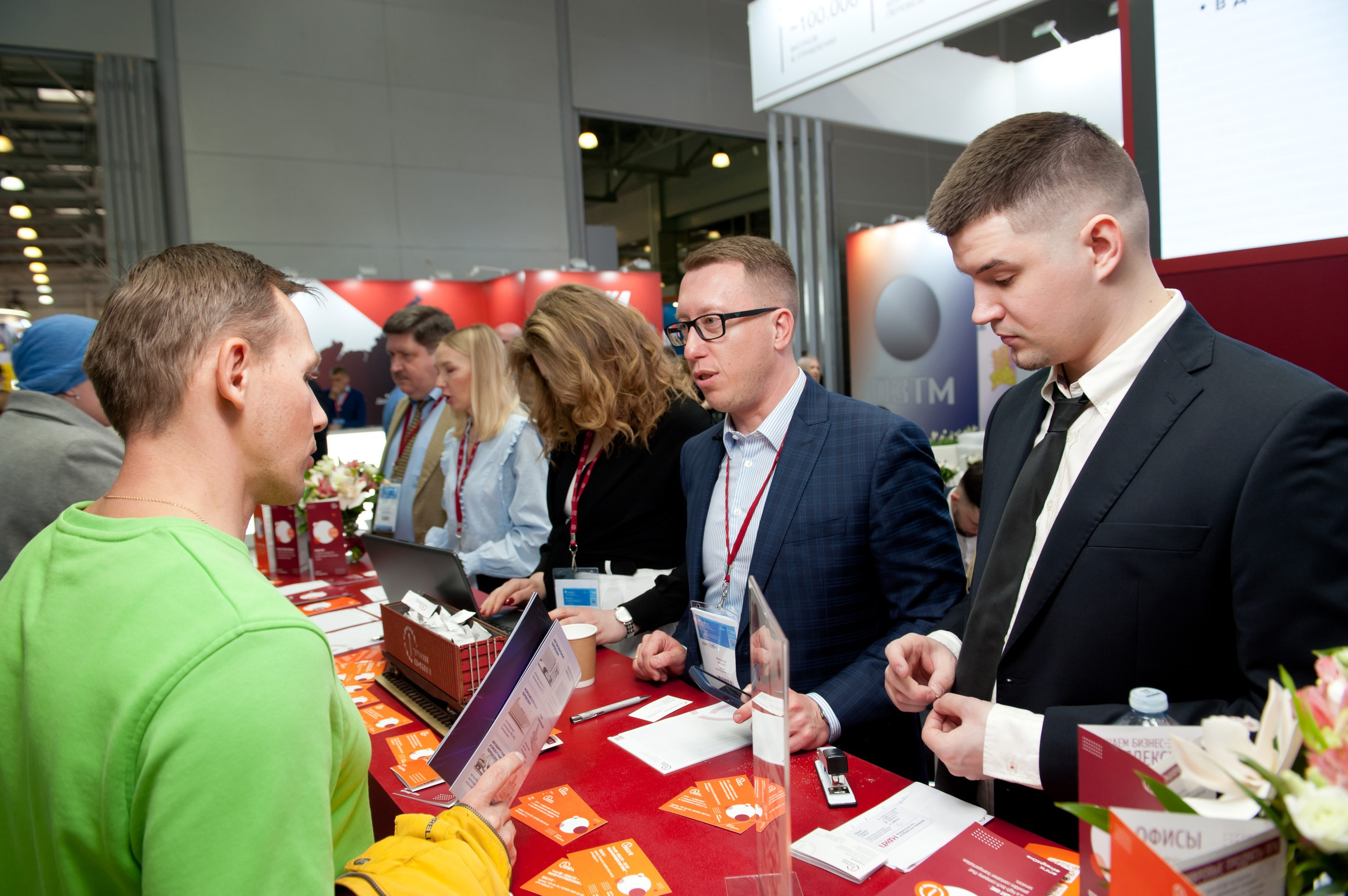 Работа выставочного стенда ПГК. Репортажный фотограф и видеограф Слава Думчев. Тимбилдинги, отчетники, корпоративы