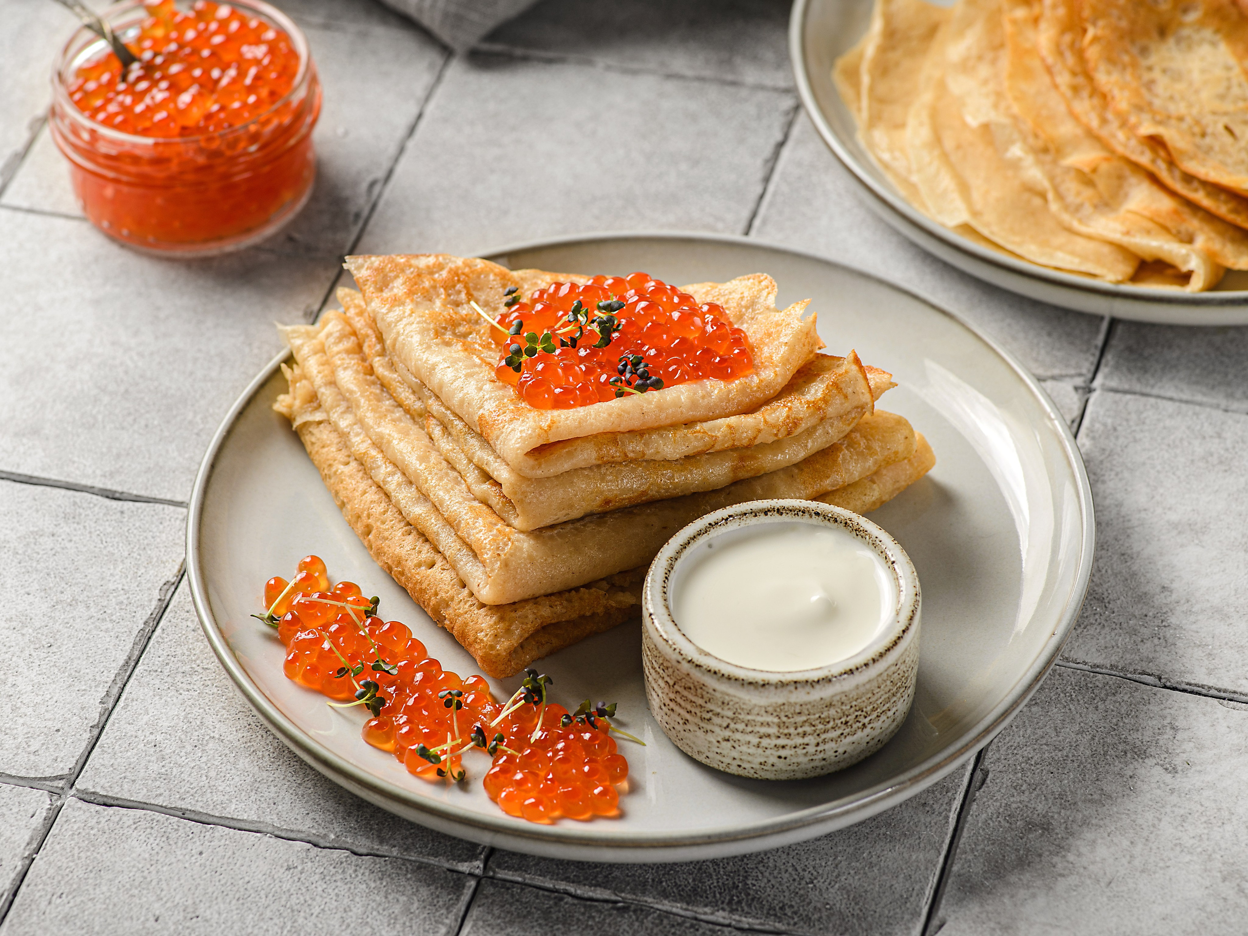 Блины с икрой и сметаной