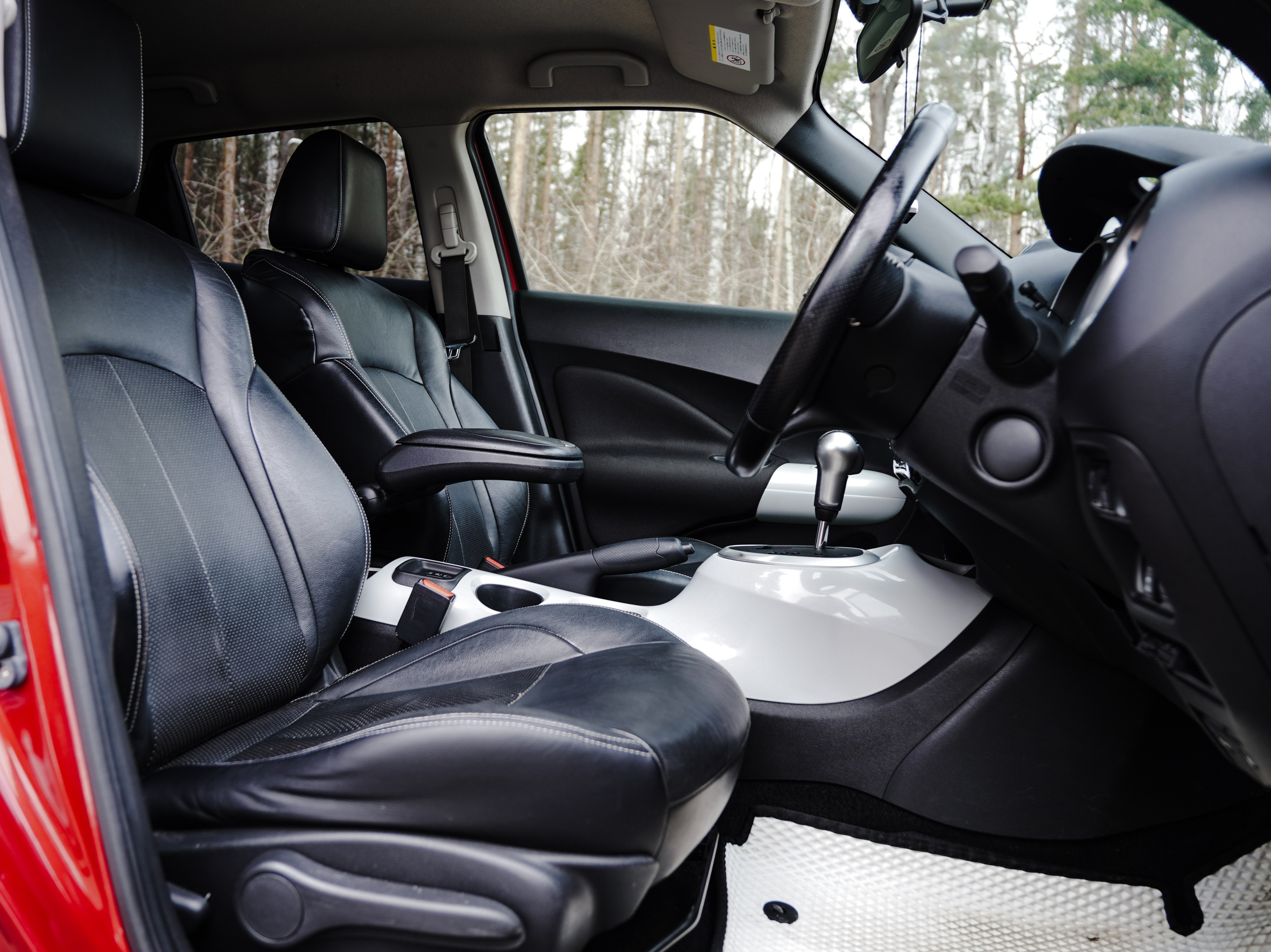 NISSAN JUKE JAPAN. Opasnophoto