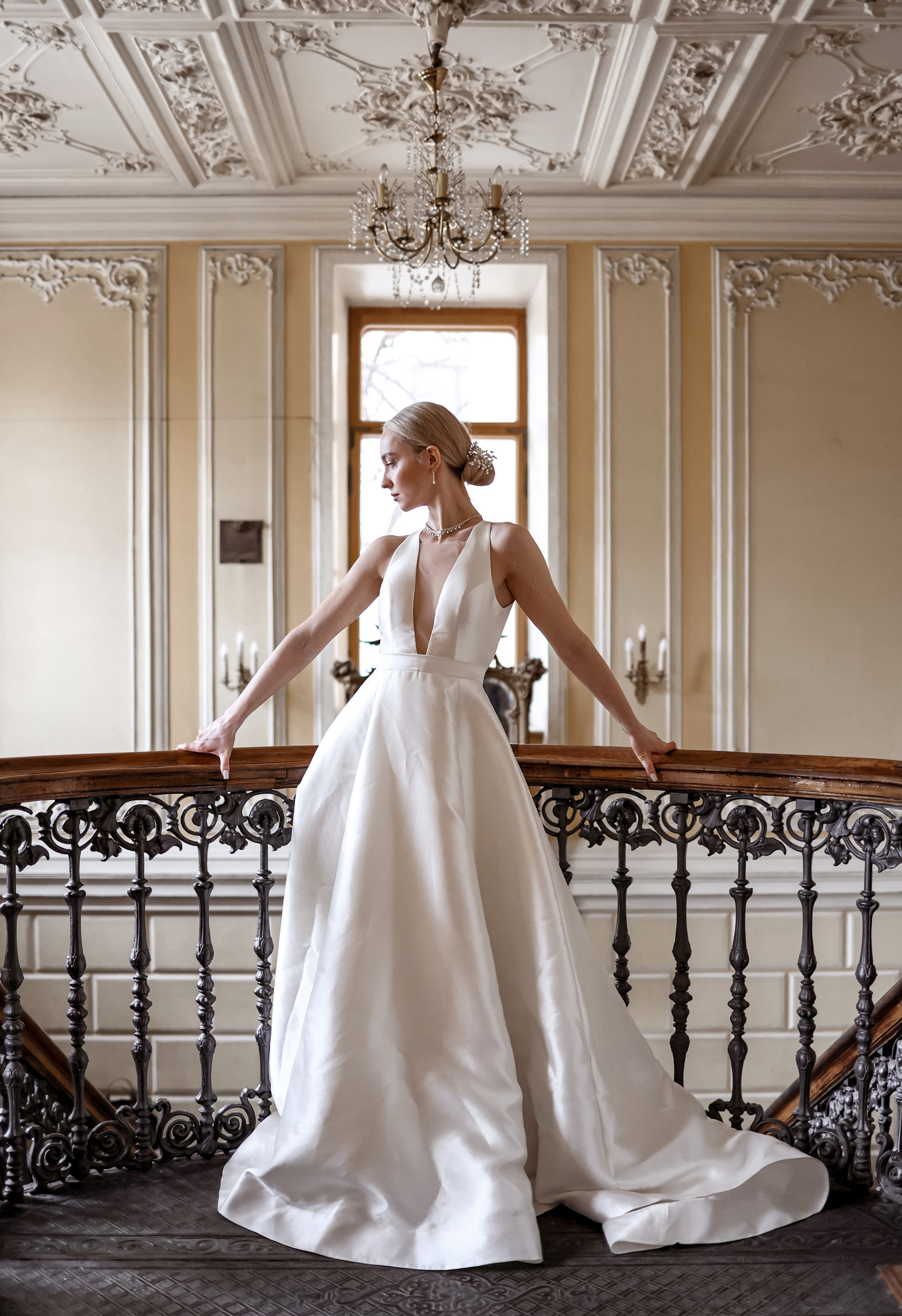 Свадебная love story в особняке. Свадебный и семейный фотограф Москва и Московская область