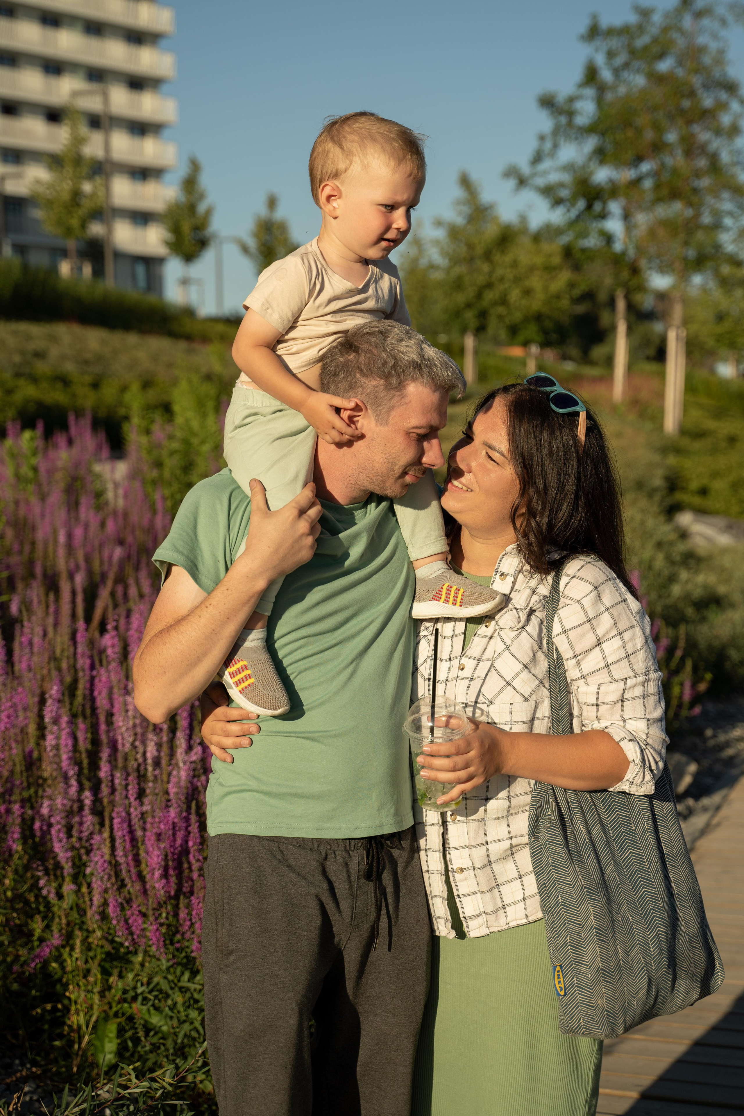 Семейная прогулка. Главная